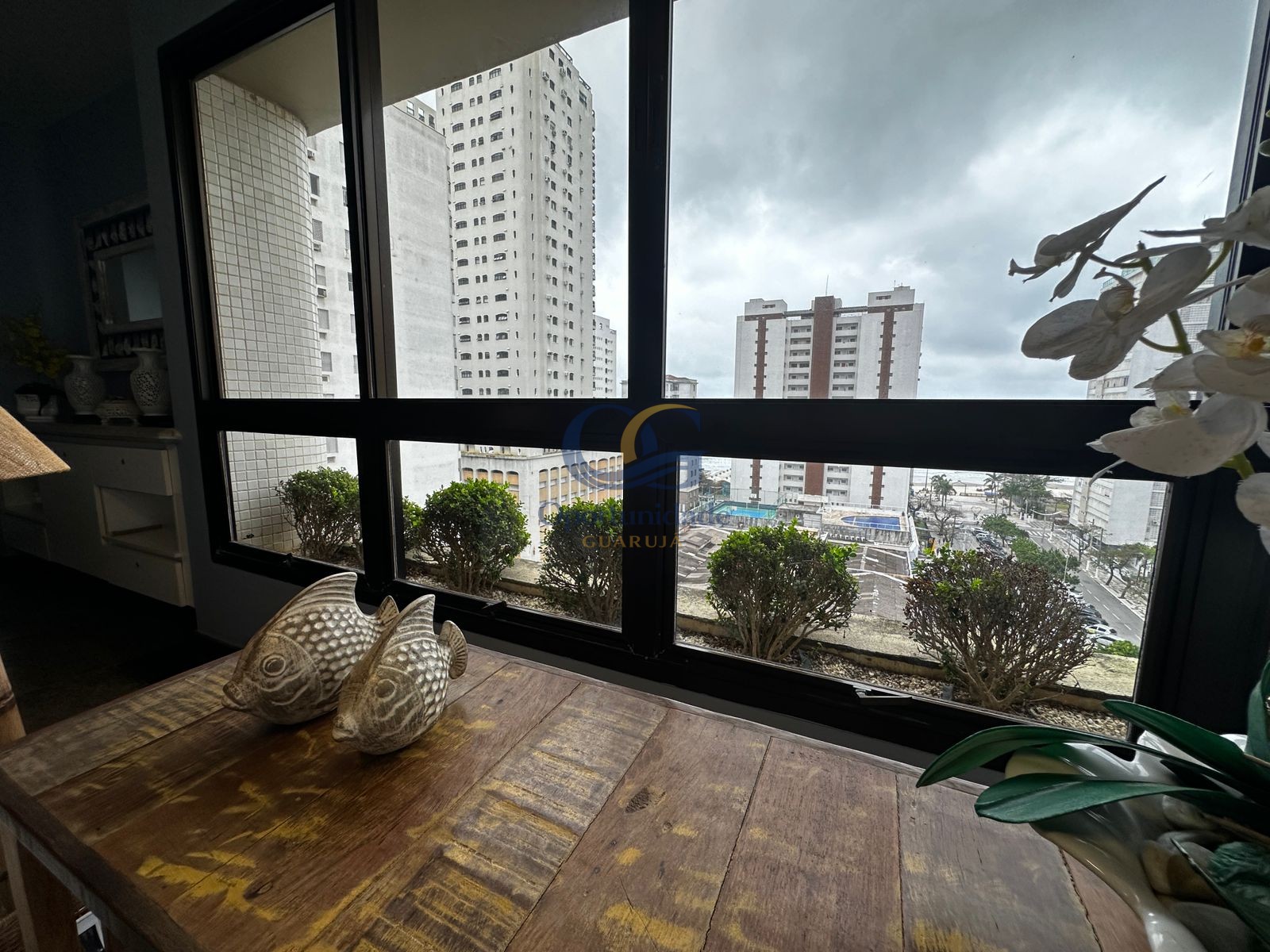 Apartamento na Praia das Pitangueiras, Guarujá - SP