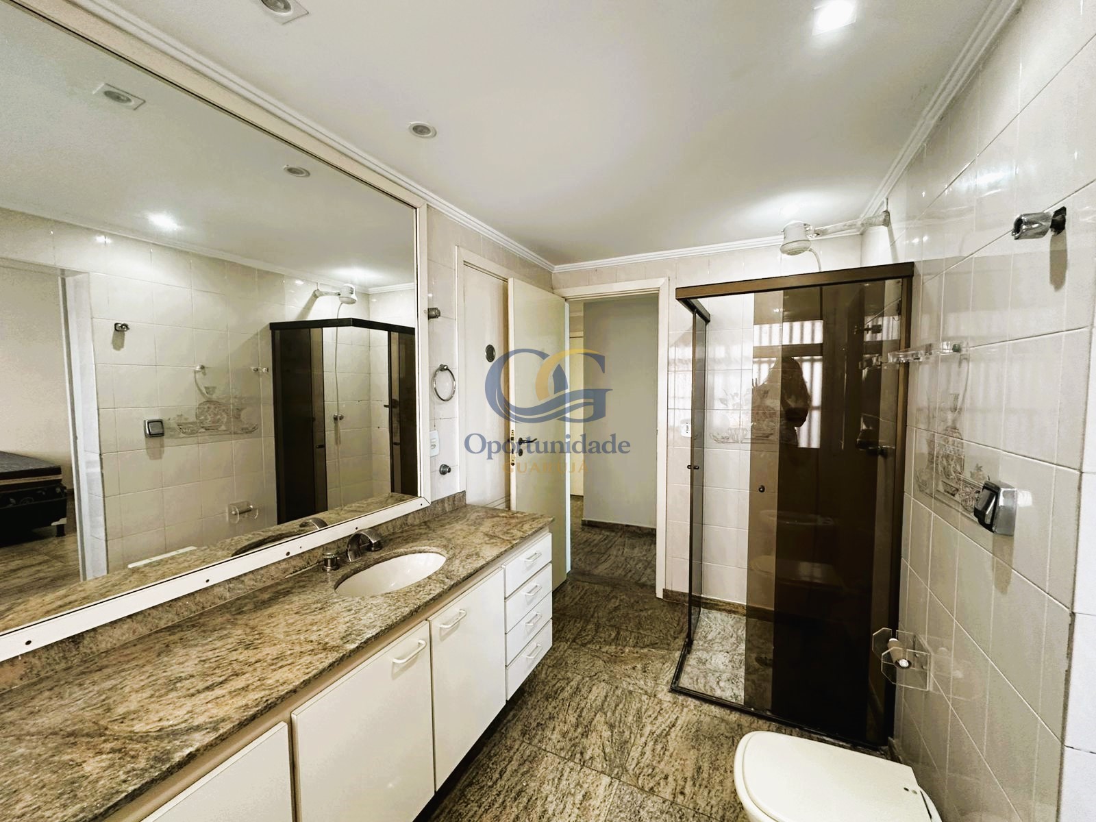 Apartamento Frente ao Mar nas Pitangueiras, Guarujá - SP