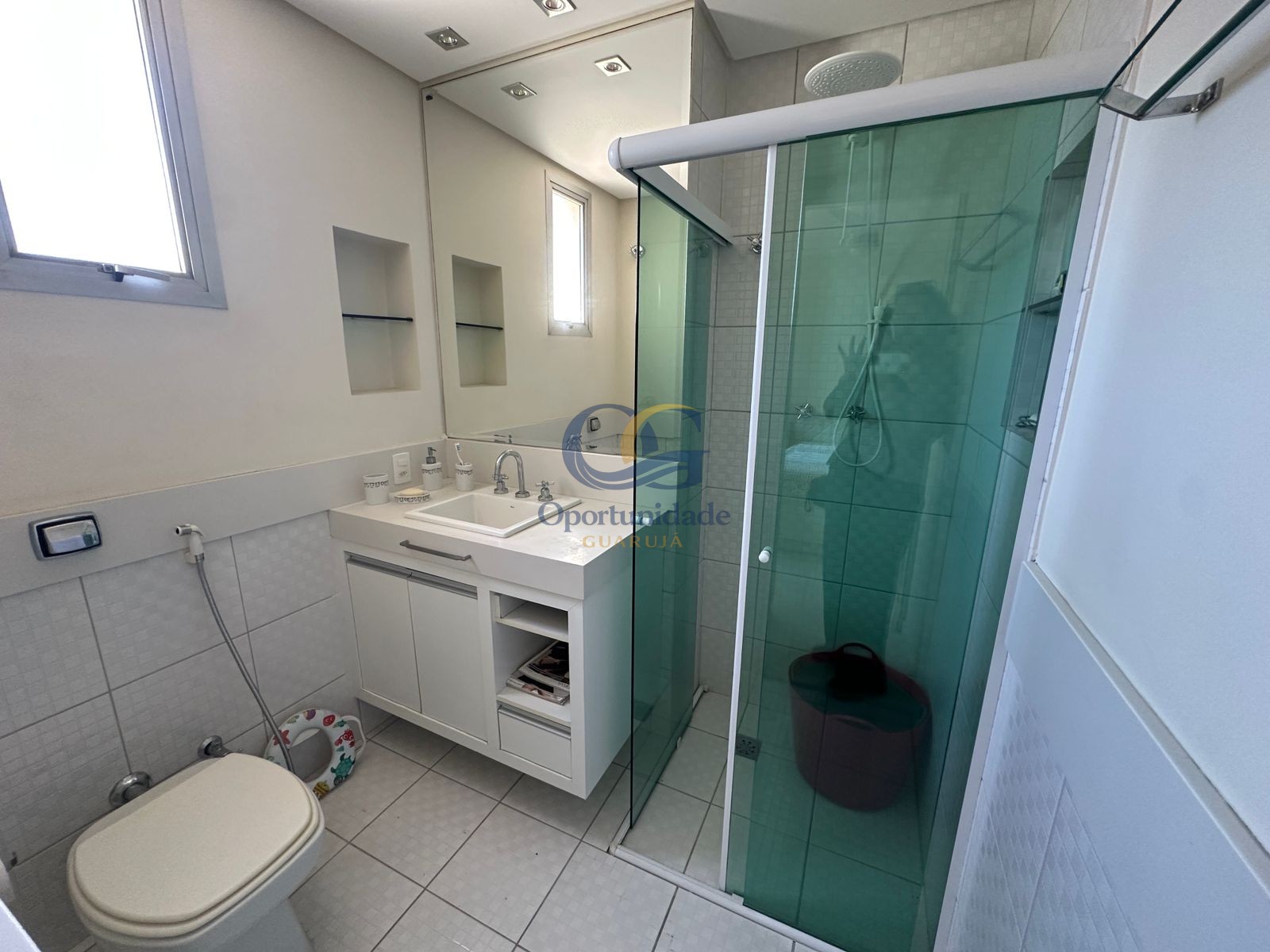Apartamento na Praia das Pitangueiras, Guarujá - SP