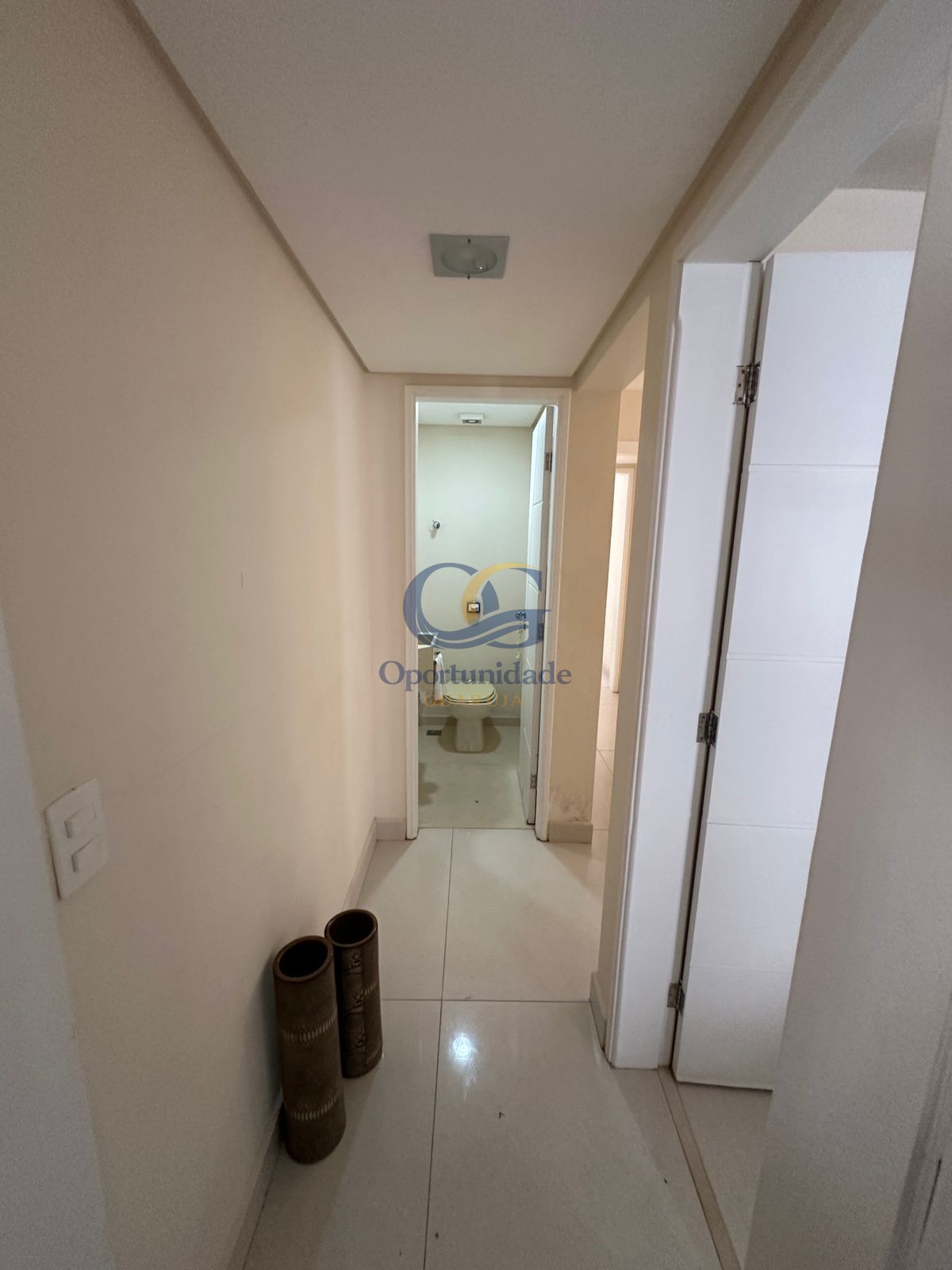 Apartamento na Praia das Pitangueiras, Guarujá - SP