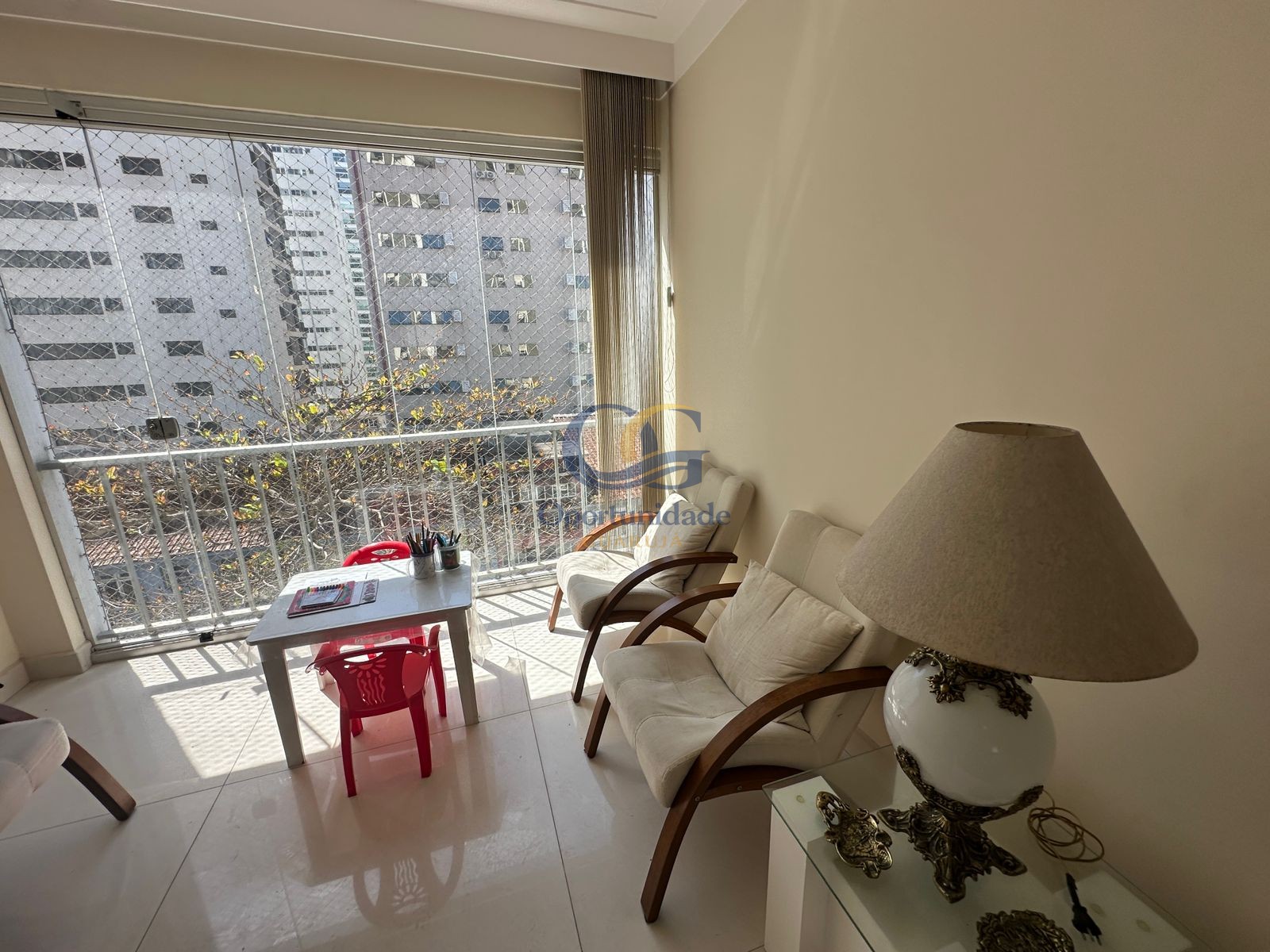 Apartamento na Praia das Pitangueiras, Guarujá - SP