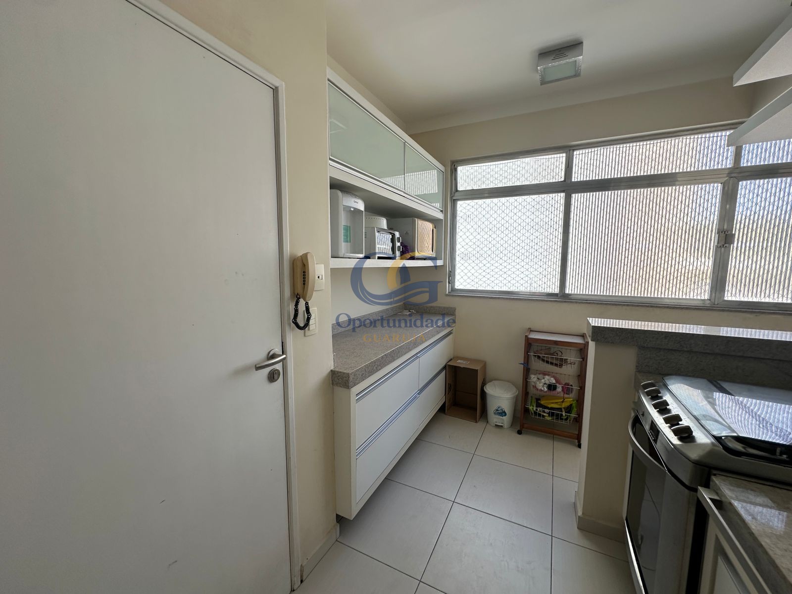 Apartamento na Praia das Pitangueiras, Guarujá - SP