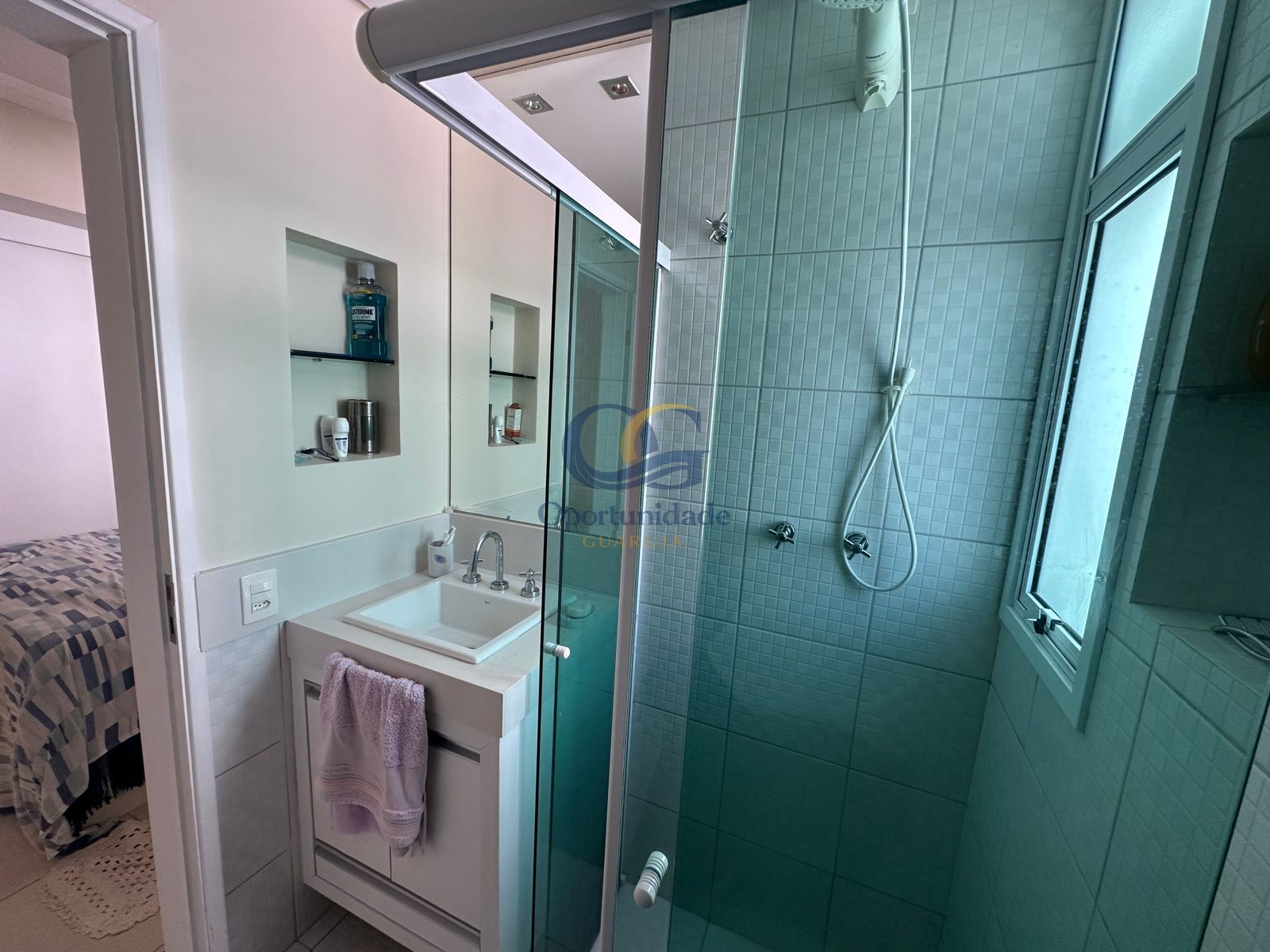 Apartamento na Praia das Pitangueiras, Guarujá - SP