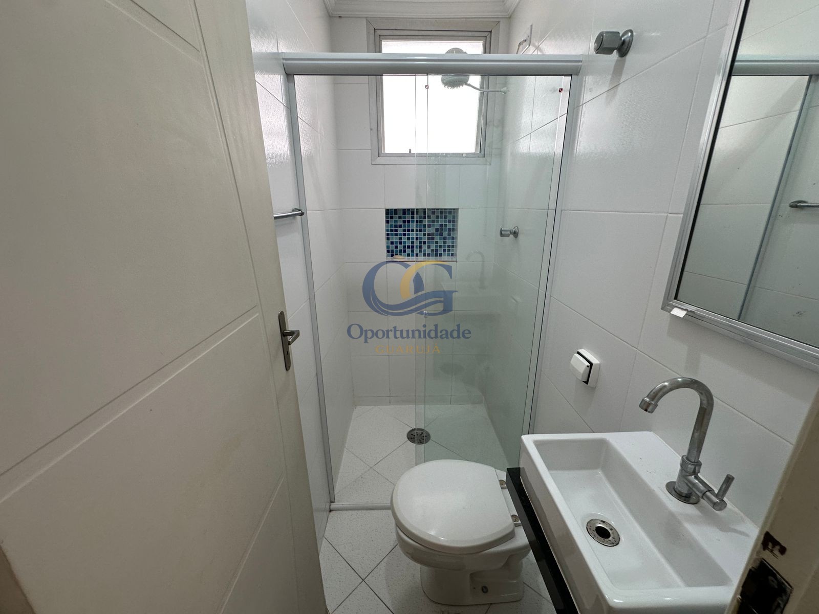 Apartamento na Praia das Pitangueiras, Guarujá - SP