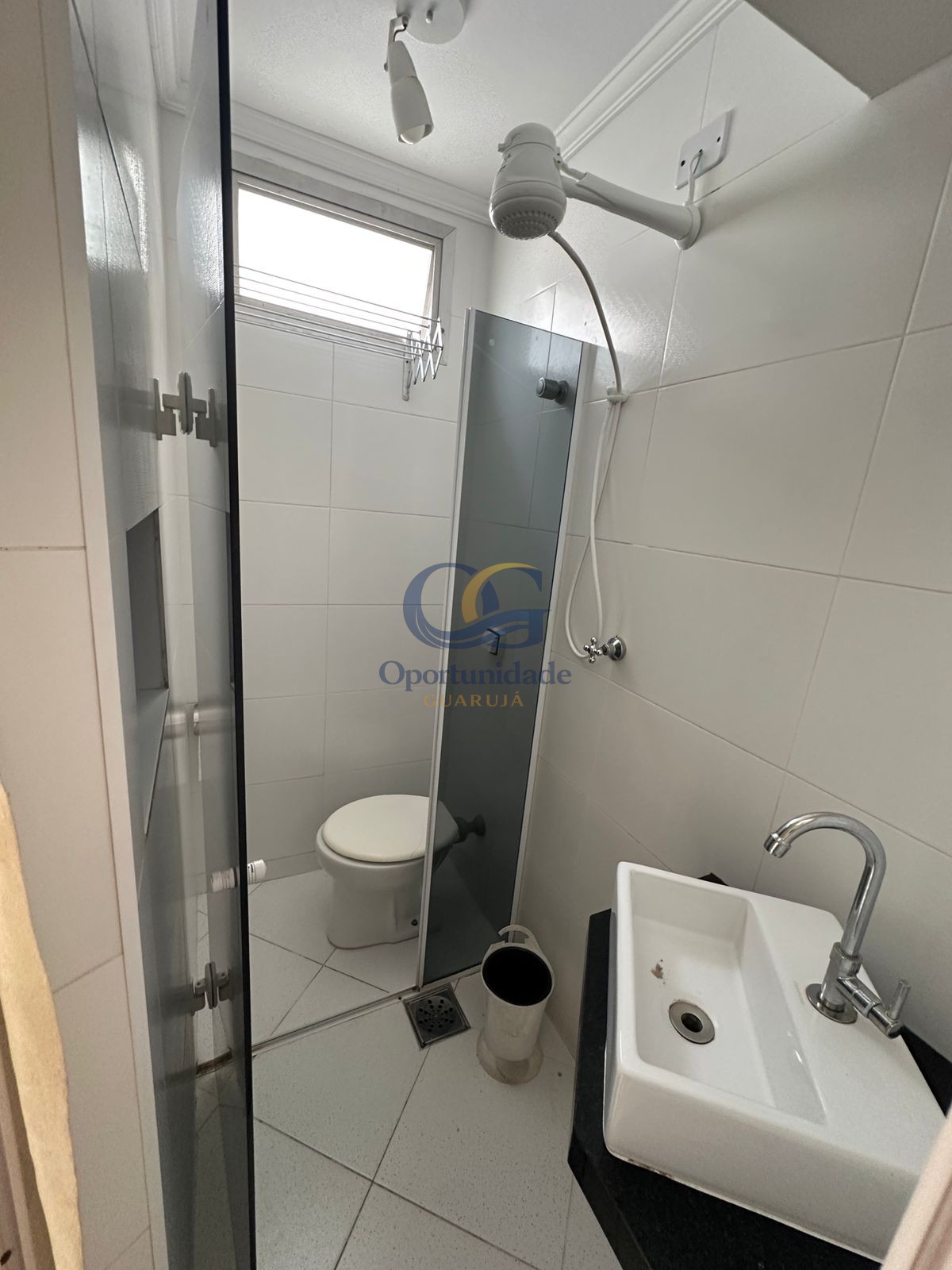 Apartamento na Praia das Pitangueiras, Guarujá - SP