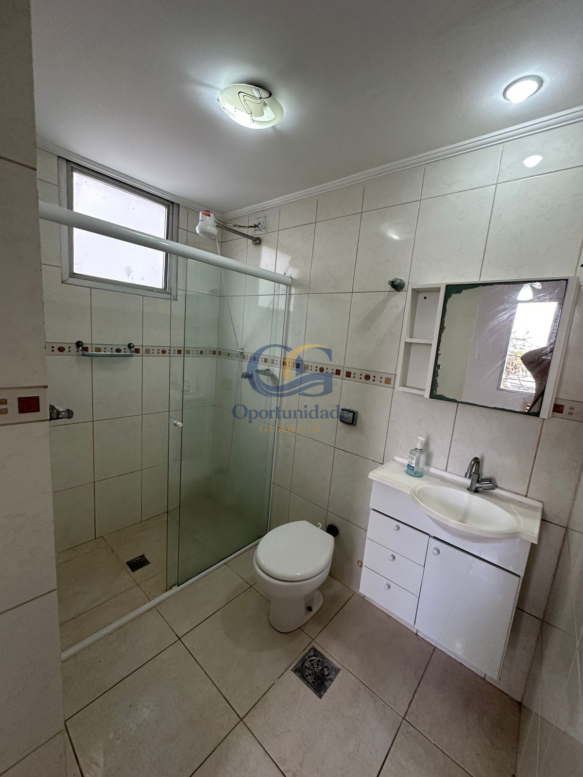 Apartamento na Praia das Pitangueiras, Guarujá - SP