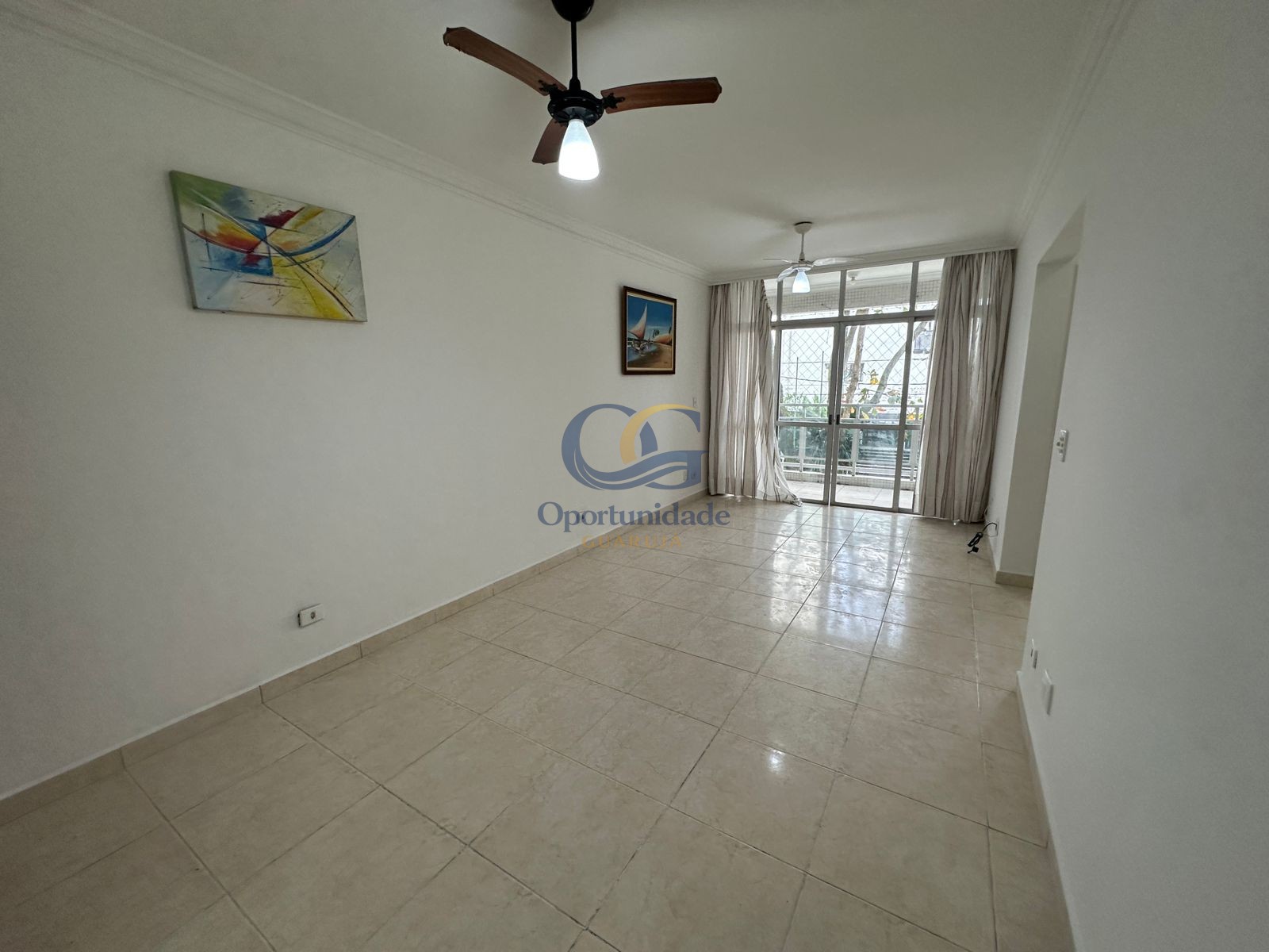 Apartamento na Praia das Pitangueiras, Guarujá - SP