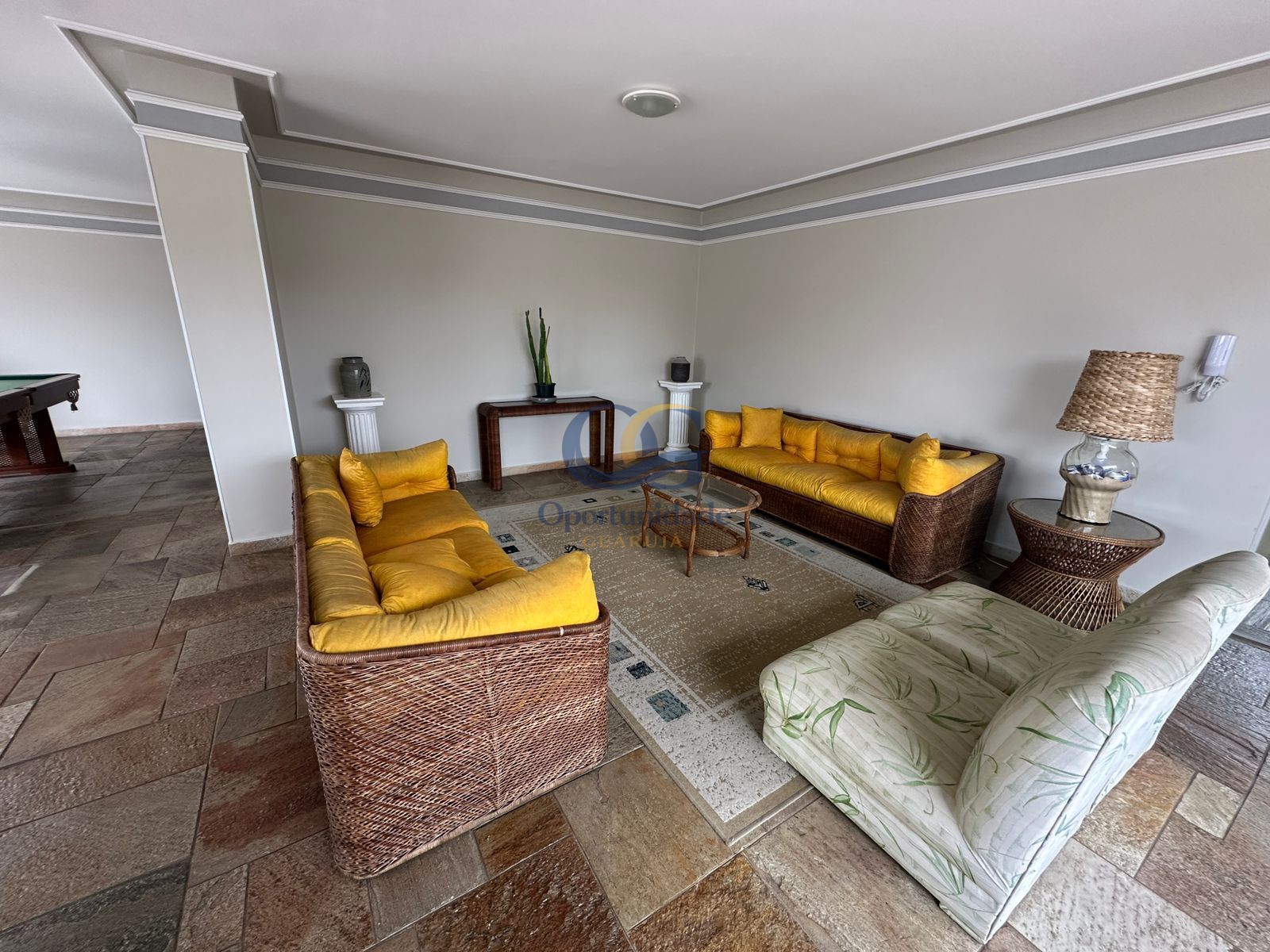 Apartamento na Praia das Pitangueiras, Guarujá - SP