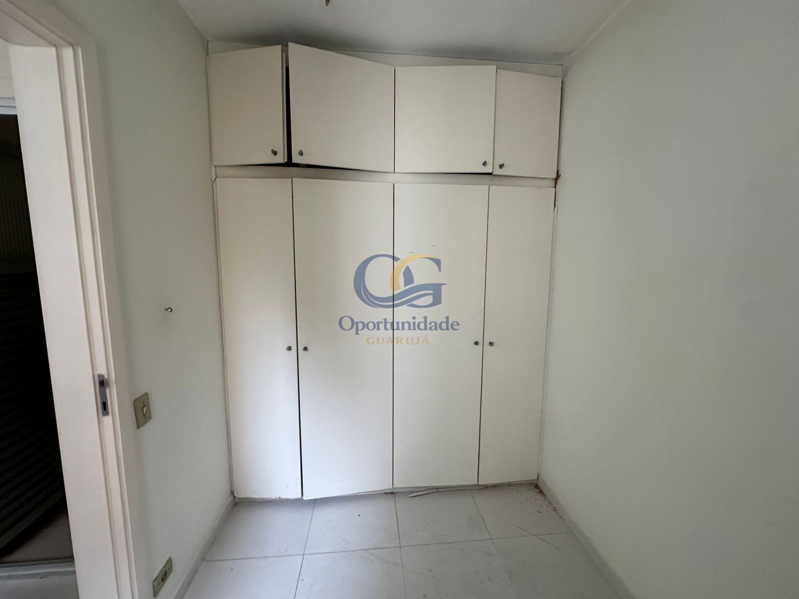Apartamento na Praia das Pitangueiras, Guarujá - SP