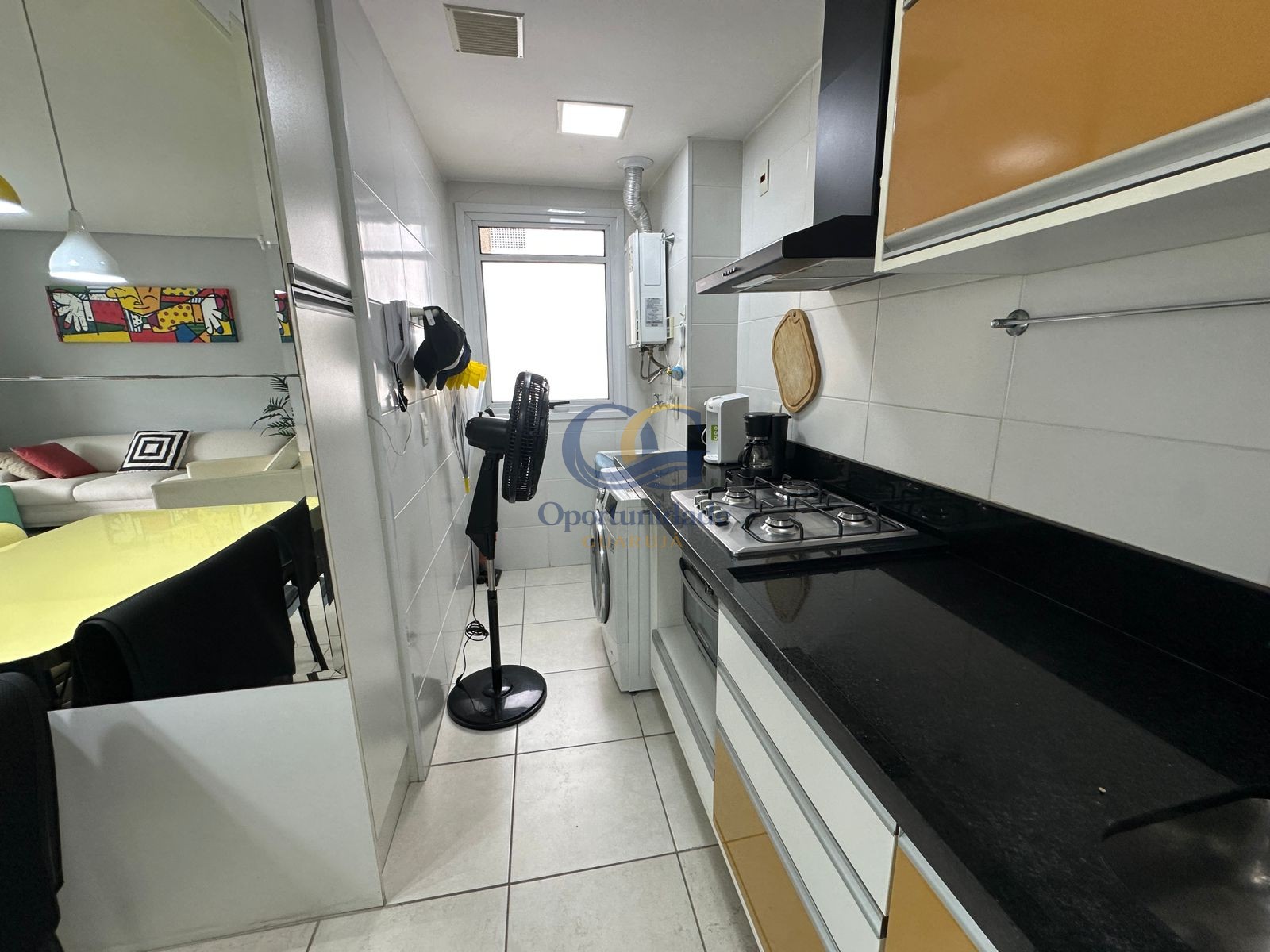 Apartamento na Praia das Pitangueiras, Guarujá - SP