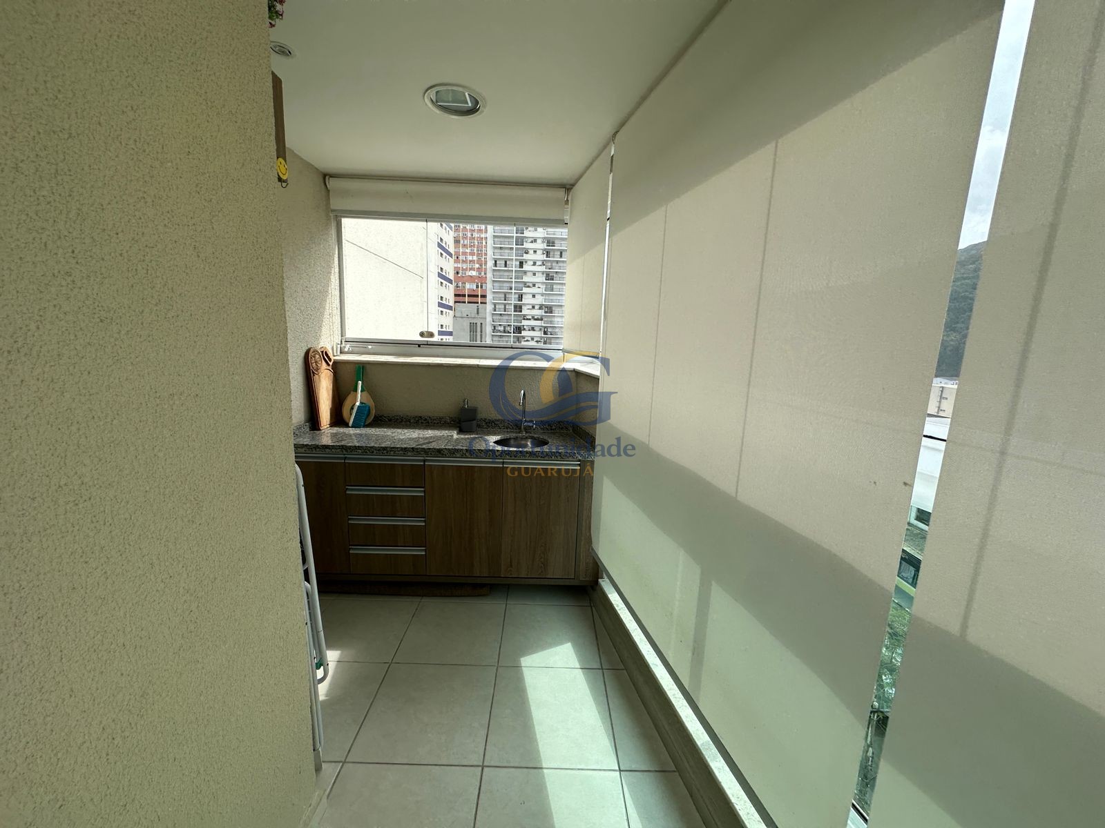 Apartamento na Praia das Pitangueiras, Guarujá - SP