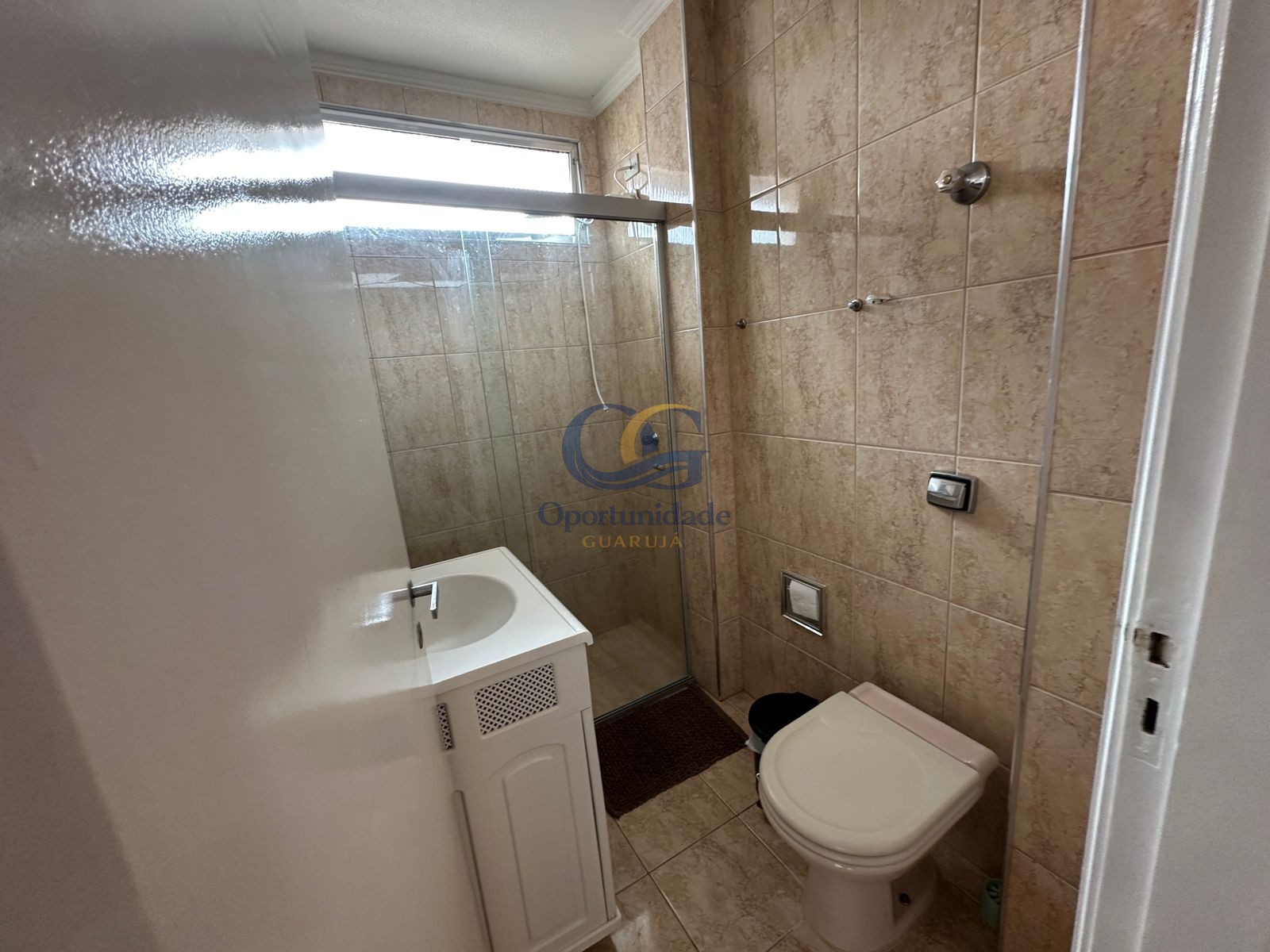 Apartamento na Praia das Pitangueiras, Guarujá - SP