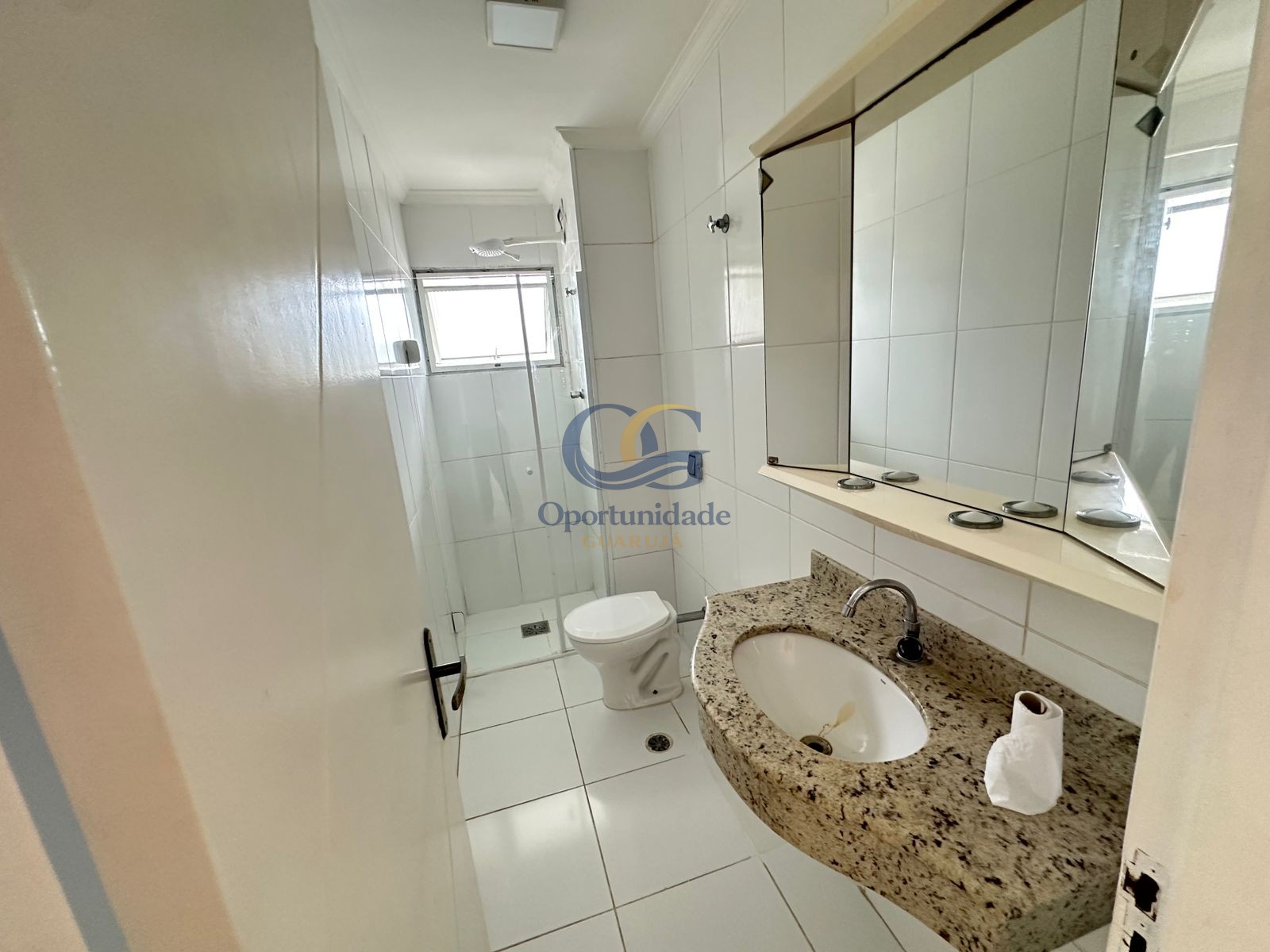 Apartamento na Praia das Pitangueiras, Guarujá - SP
