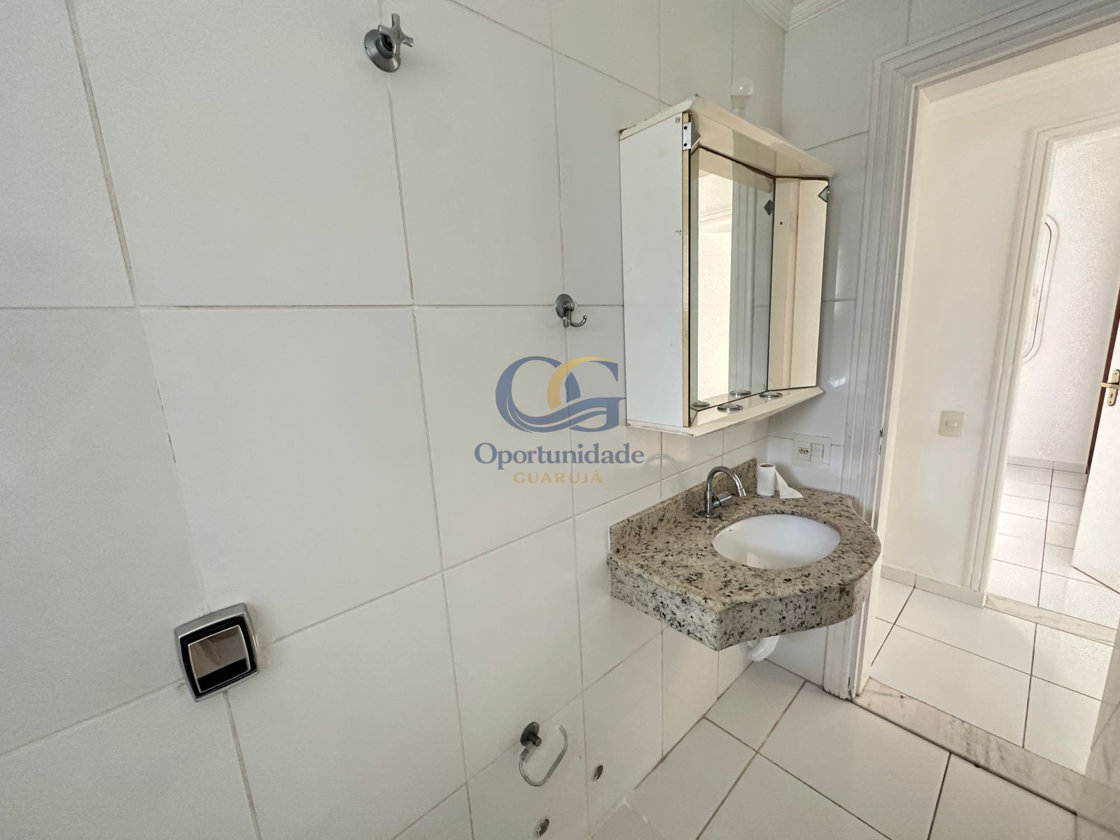 Apartamento na Praia das Pitangueiras, Guarujá - SP
