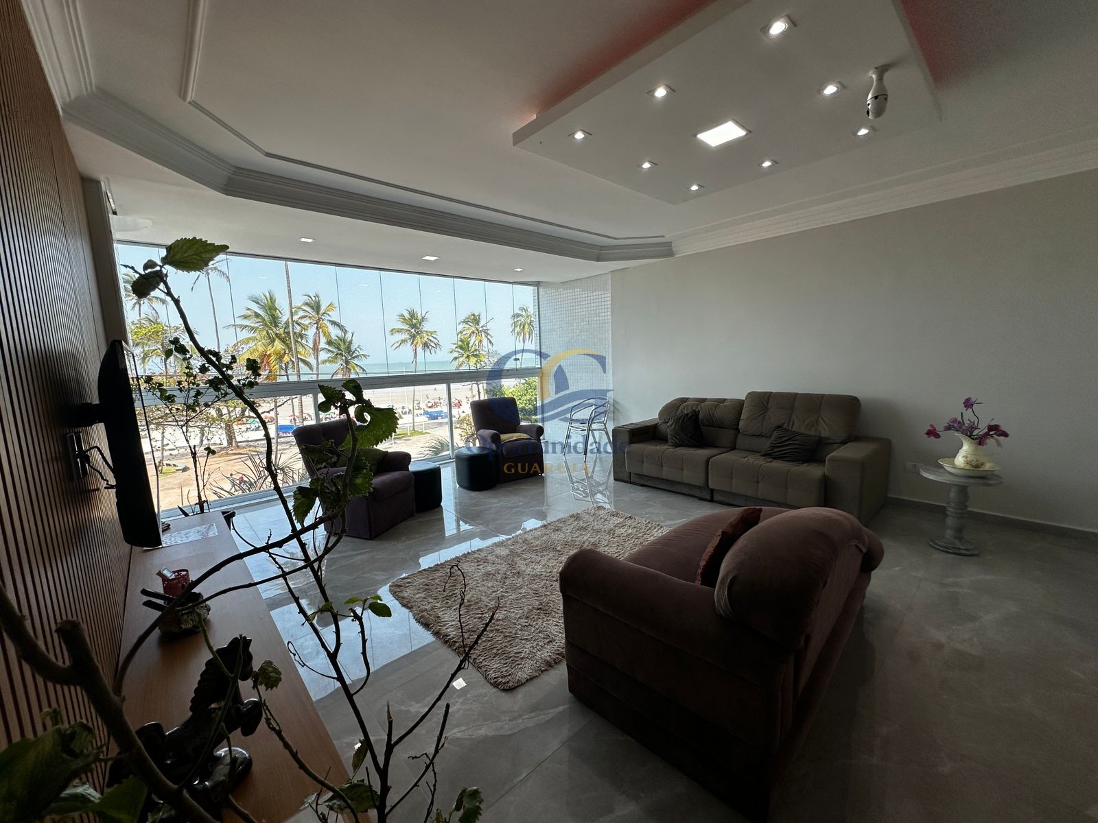 Apartamento Frente ao Mar nas Pitangueiras, Guarujá - SP