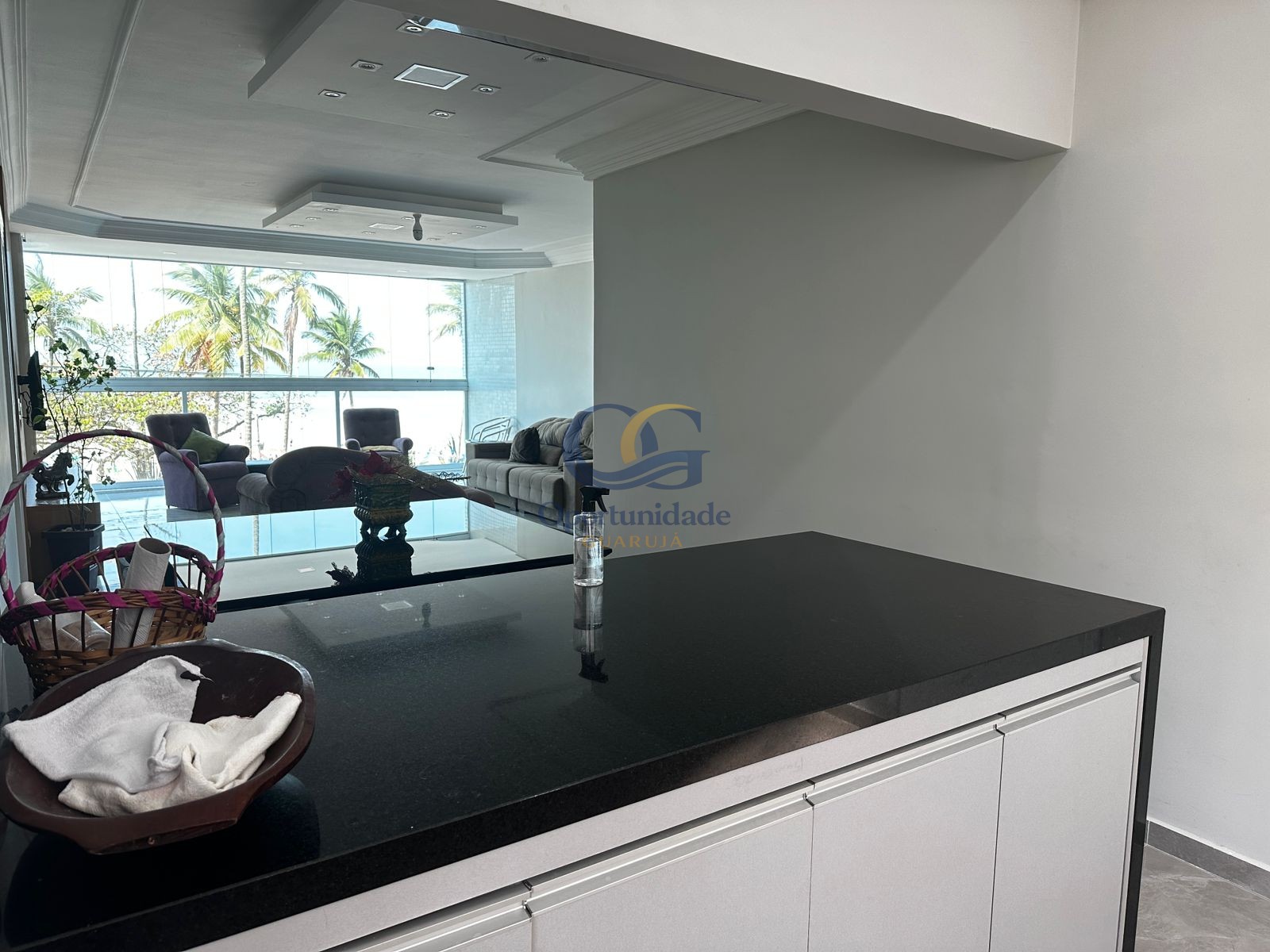 Apartamento Frente ao Mar nas Pitangueiras, Guarujá - SP