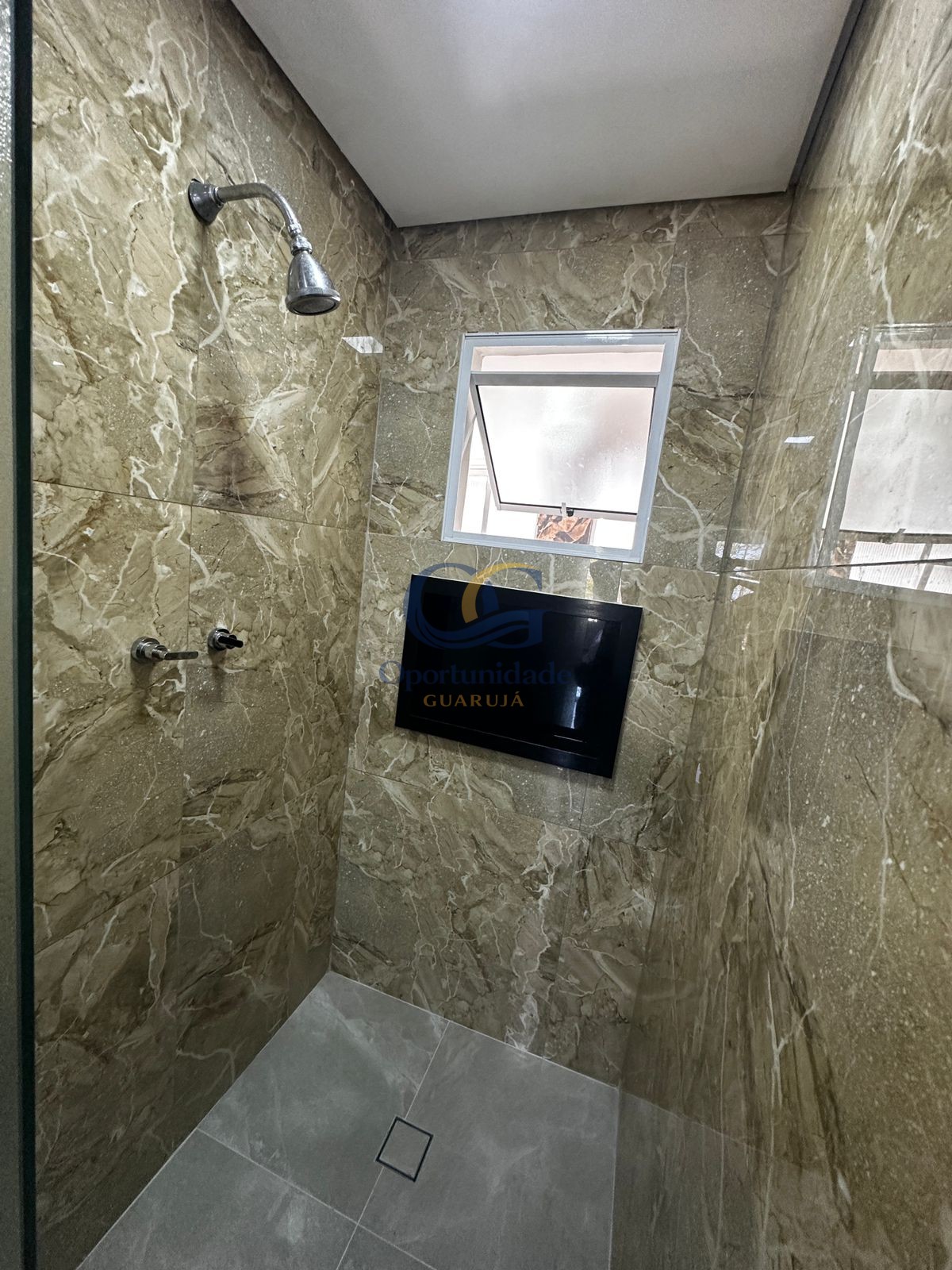 Apartamento Frente ao Mar nas Pitangueiras, Guarujá - SP