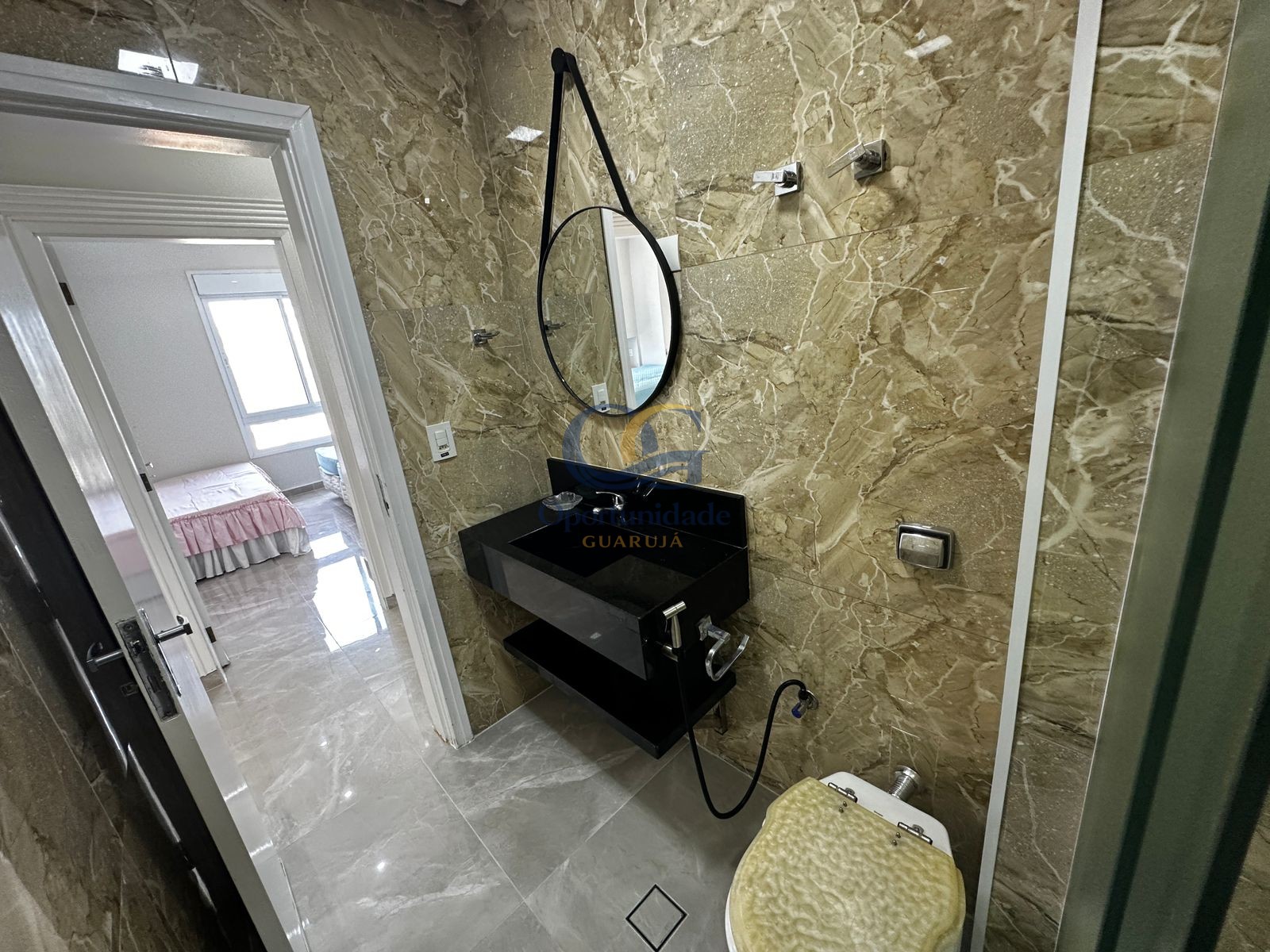 Apartamento Frente ao Mar nas Pitangueiras, Guarujá - SP
