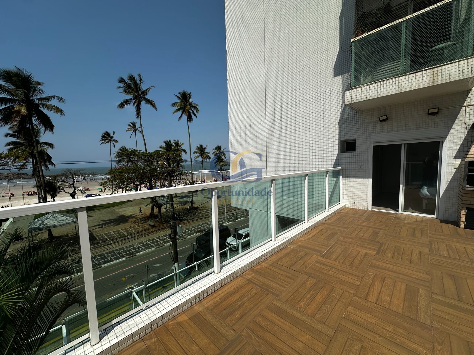 Apartamento Frente ao Mar nas Pitangueiras, Guarujá - SP