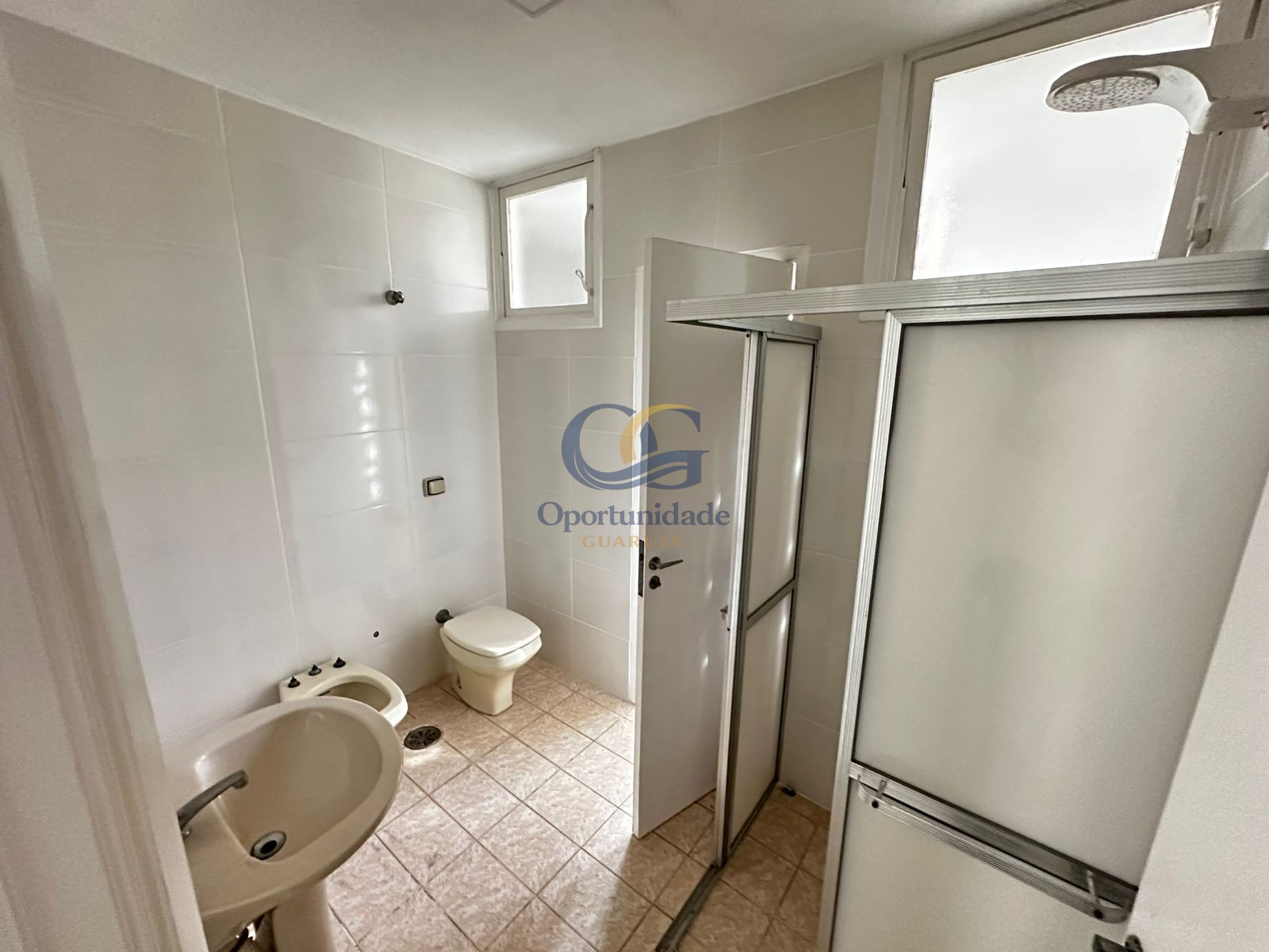 Apartamento na Praia das Pitangueiras, Guarujá - SP