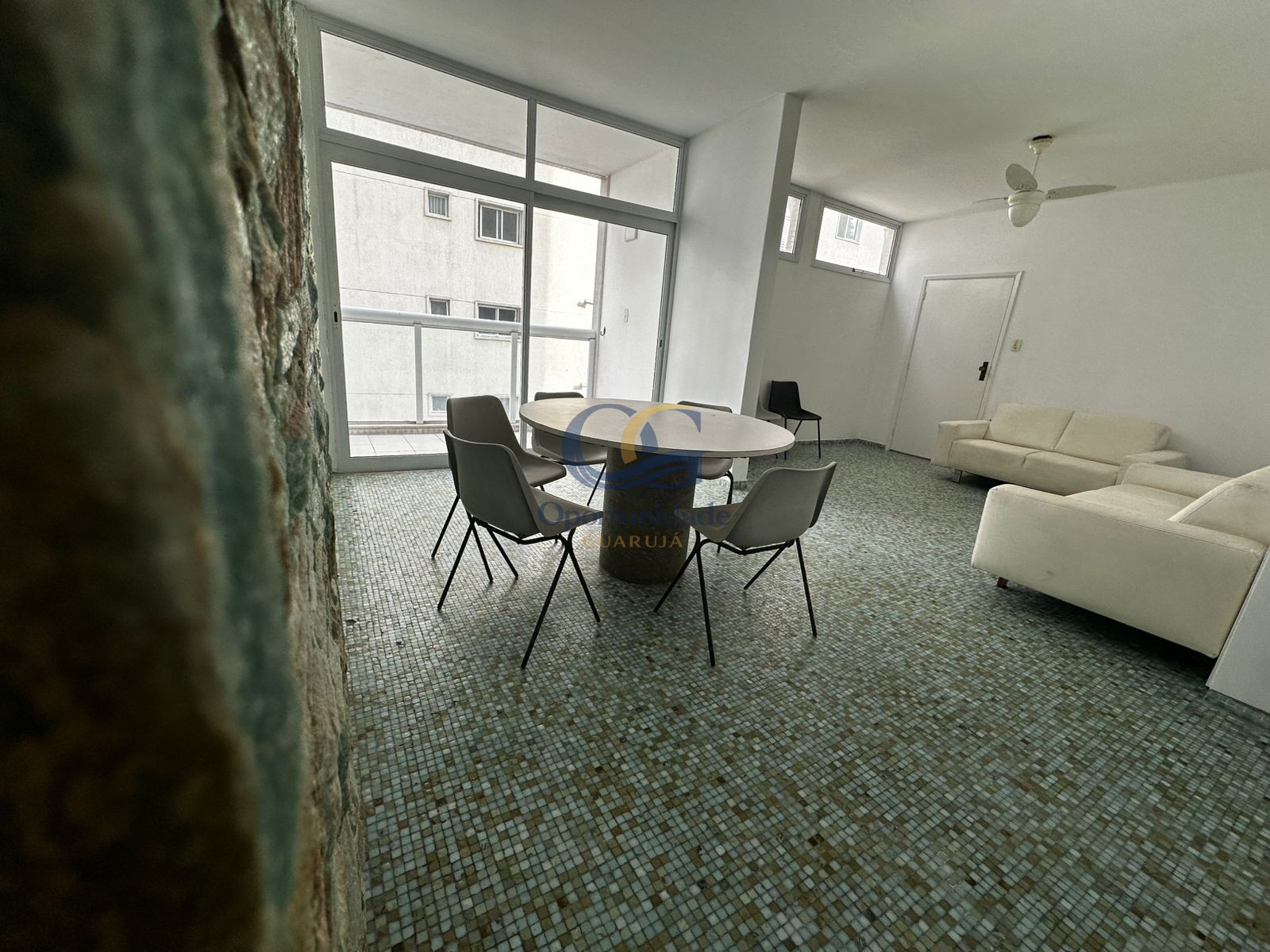 Apartamento na Praia das Pitangueiras, Guarujá - SP