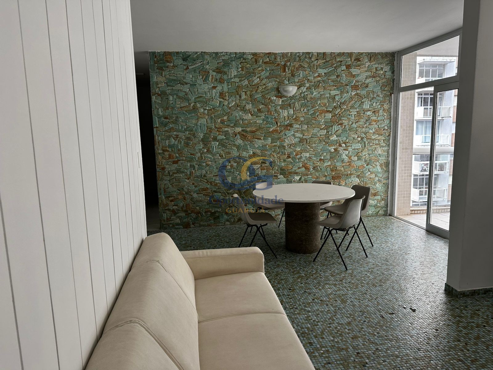 Apartamento na Praia das Pitangueiras, Guarujá - SP