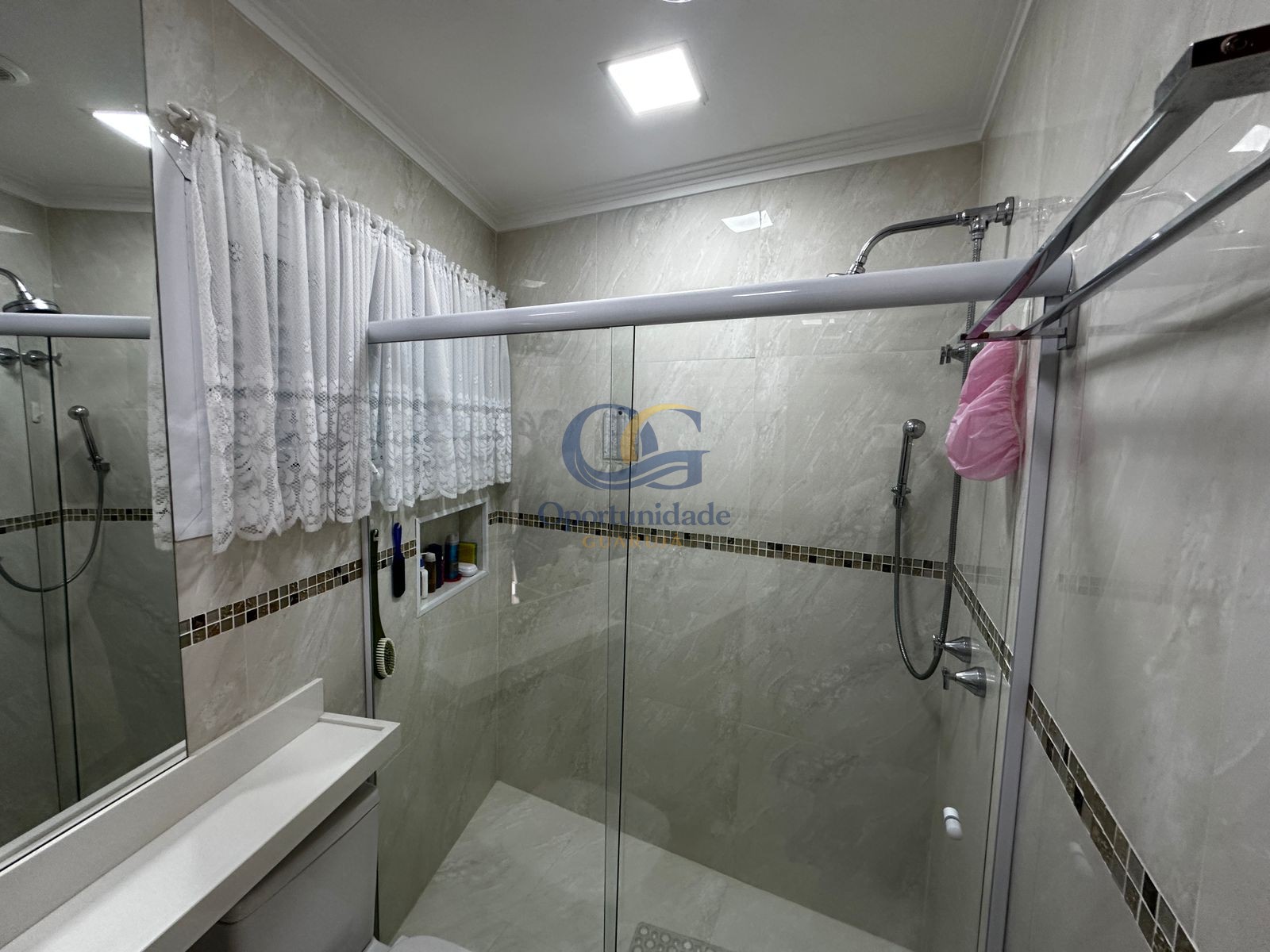 Apartamento Frente ao Mar nas Pitangueiras, Guarujá - SP