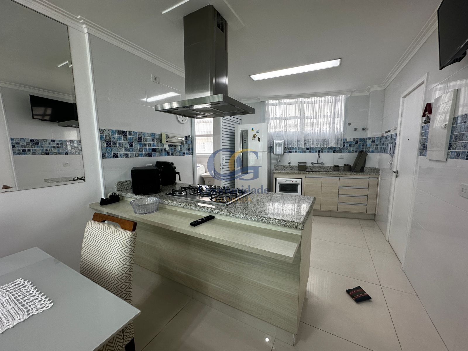 Apartamento Frente ao Mar nas Pitangueiras, Guarujá - SP