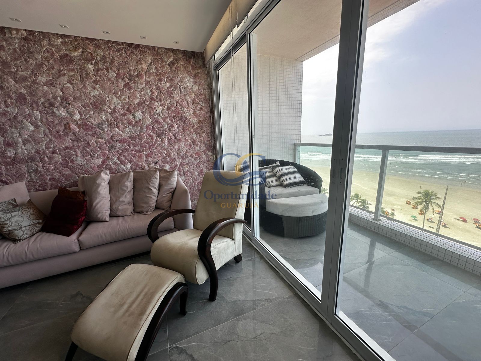 Apartamento Frente ao Mar nas Pitangueiras, Guarujá - SP
