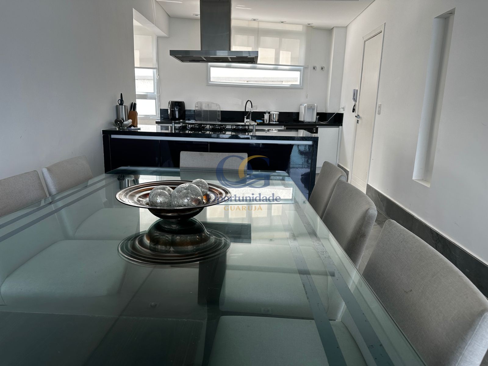 Apartamento Frente ao Mar nas Pitangueiras, Guarujá - SP
