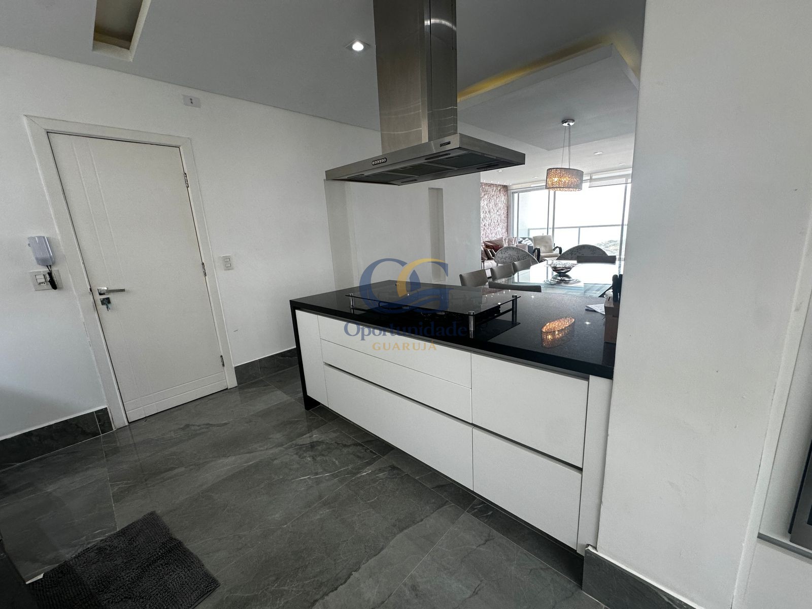 Apartamento Frente ao Mar nas Pitangueiras, Guarujá - SP