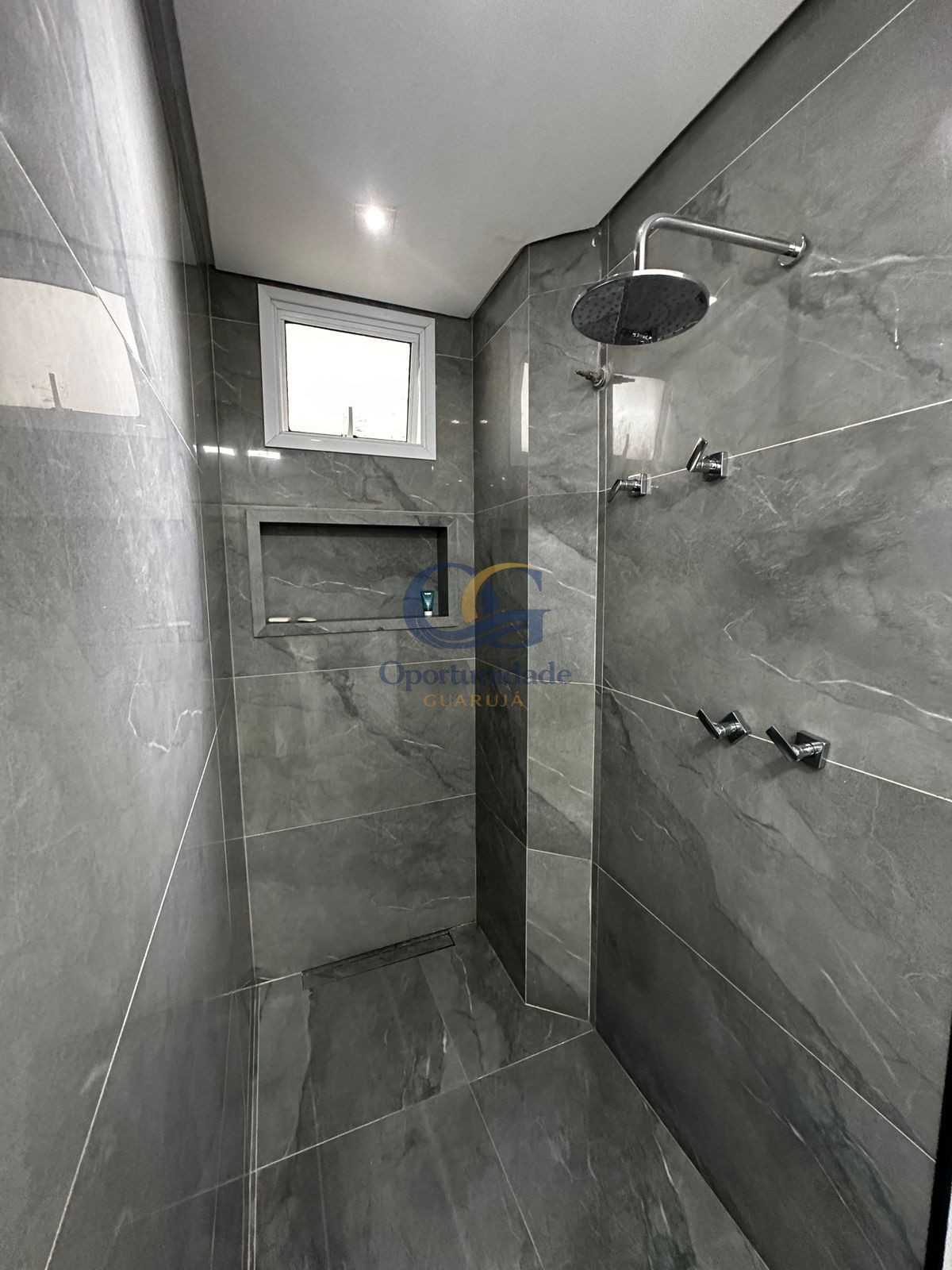 Apartamento Frente ao Mar nas Pitangueiras, Guarujá - SP