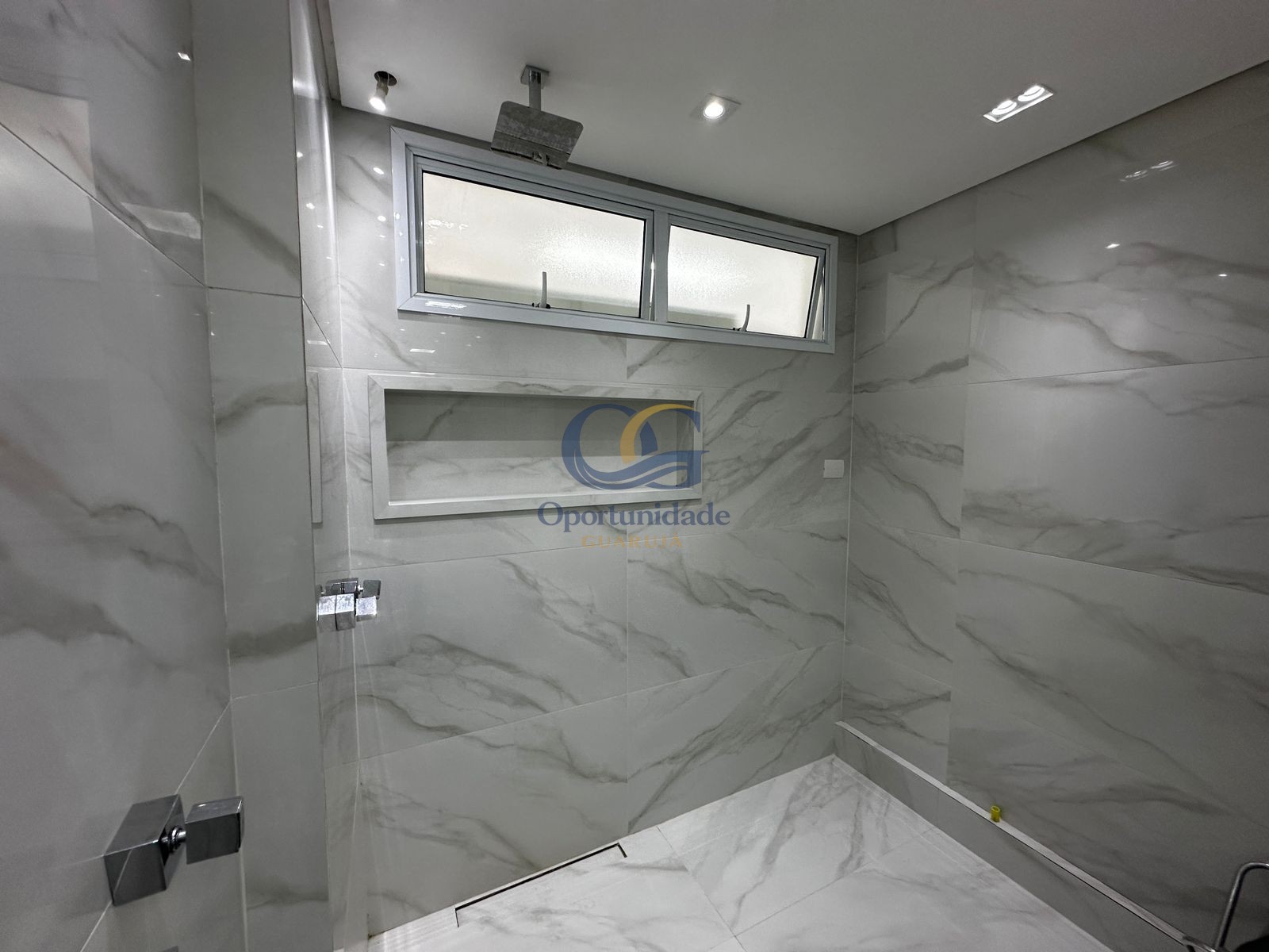Apartamento Frente ao Mar nas Pitangueiras, Guarujá - SP