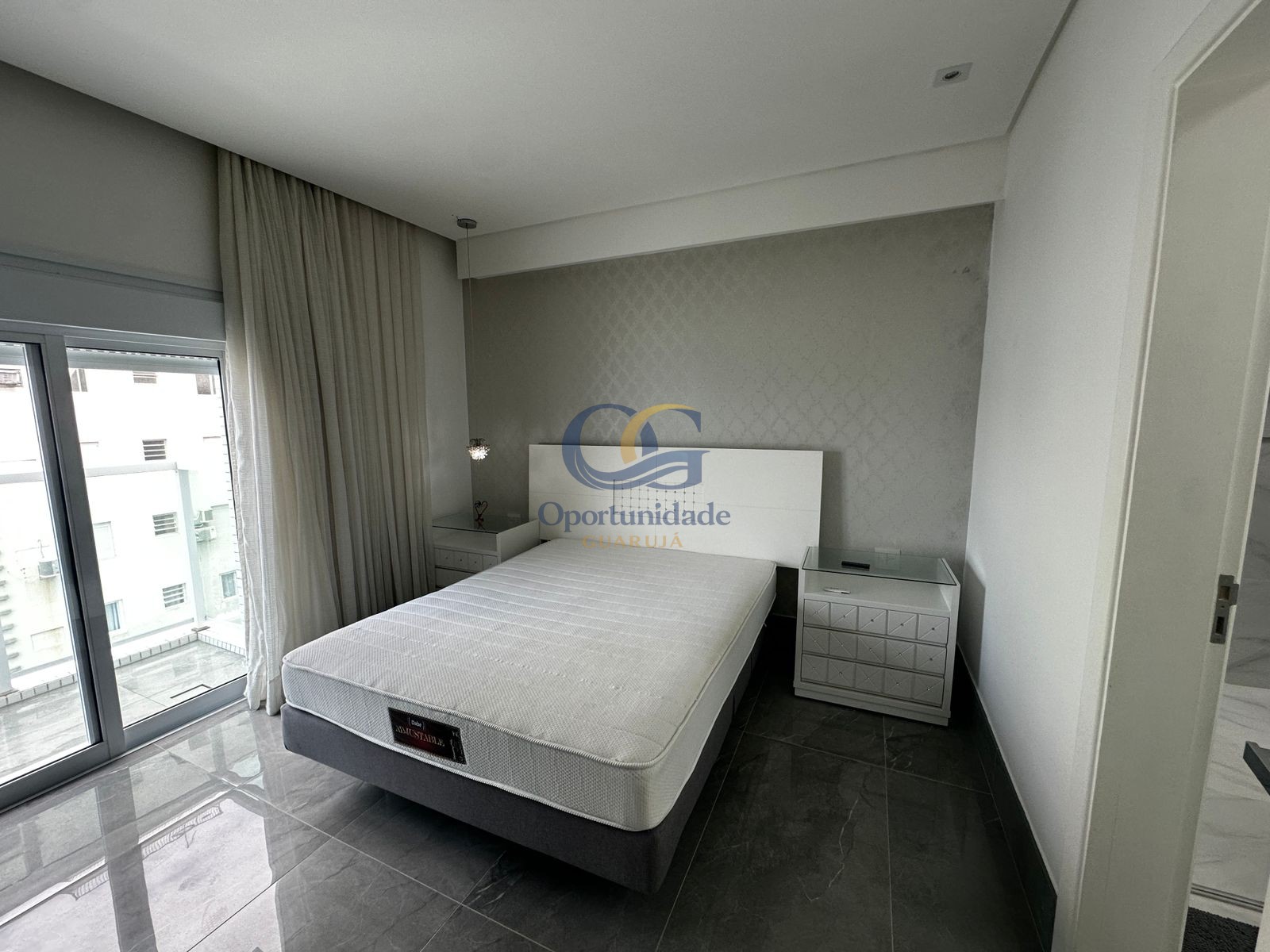 Apartamento Frente ao Mar nas Pitangueiras, Guarujá - SP