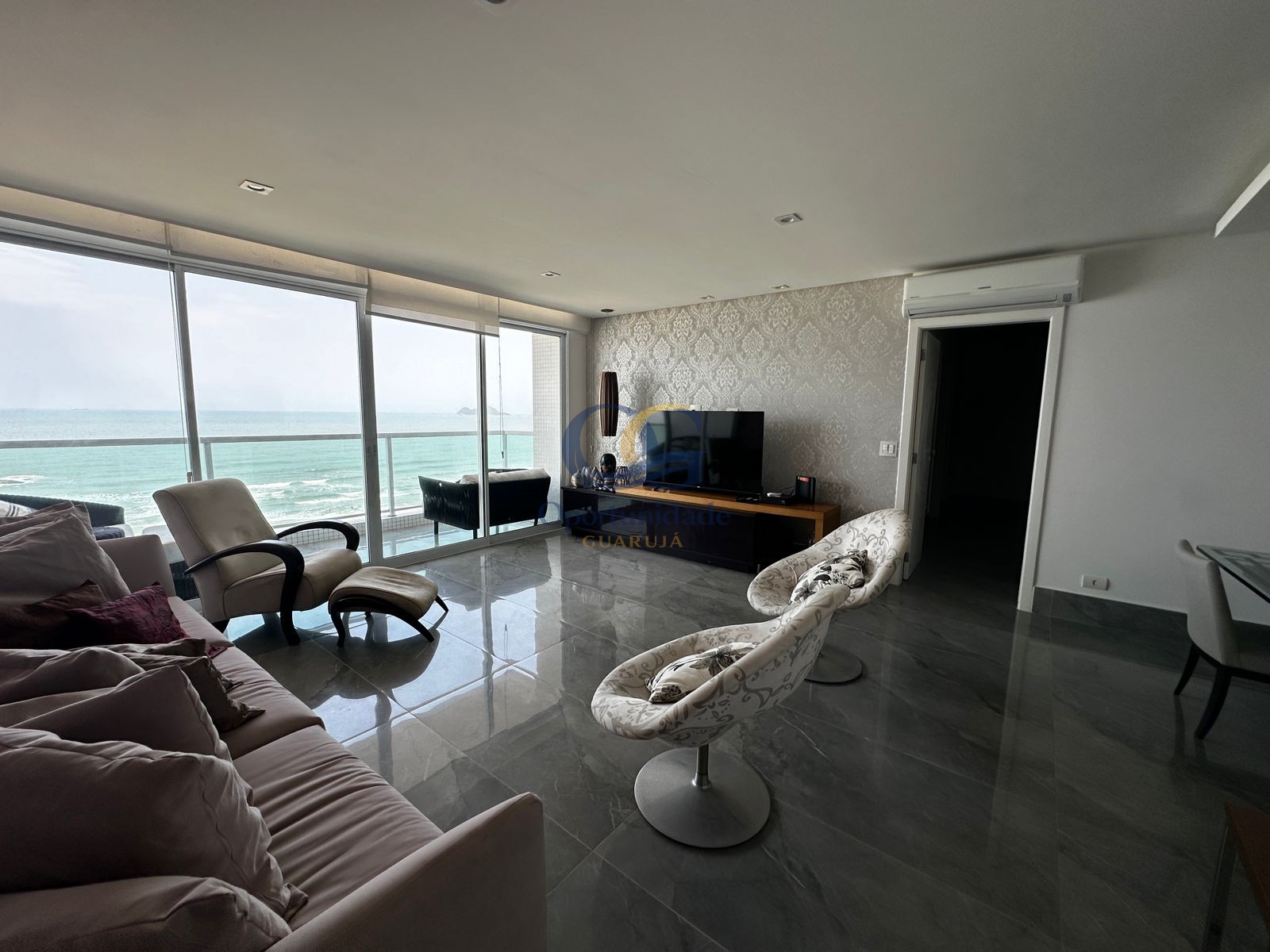 Apartamento Frente ao Mar nas Pitangueiras, Guarujá - SP