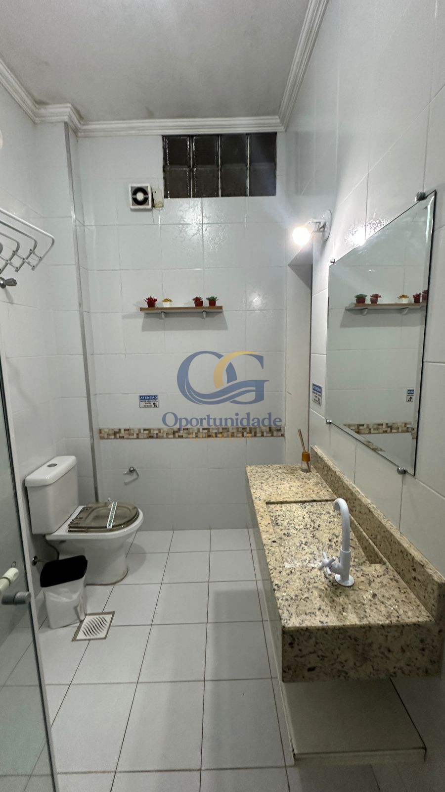 Apartamento na Praia das Pitangueiras, Guarujá - SP