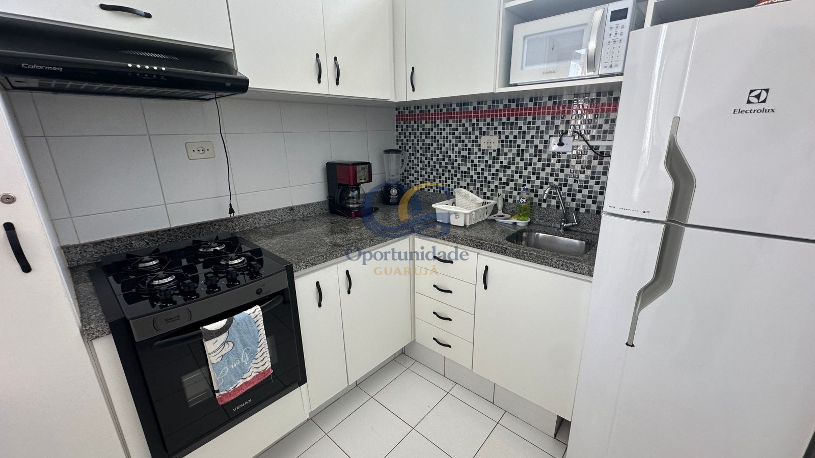 Apartamento na Praia das Pitangueiras, Guarujá - SP