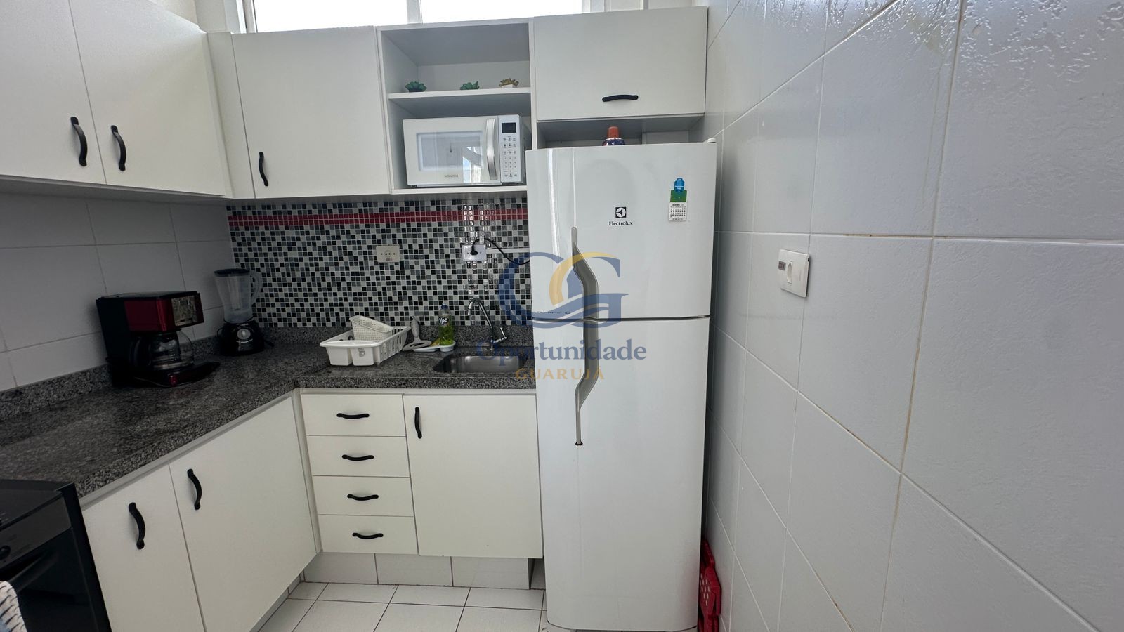 Apartamento na Praia das Pitangueiras, Guarujá - SP