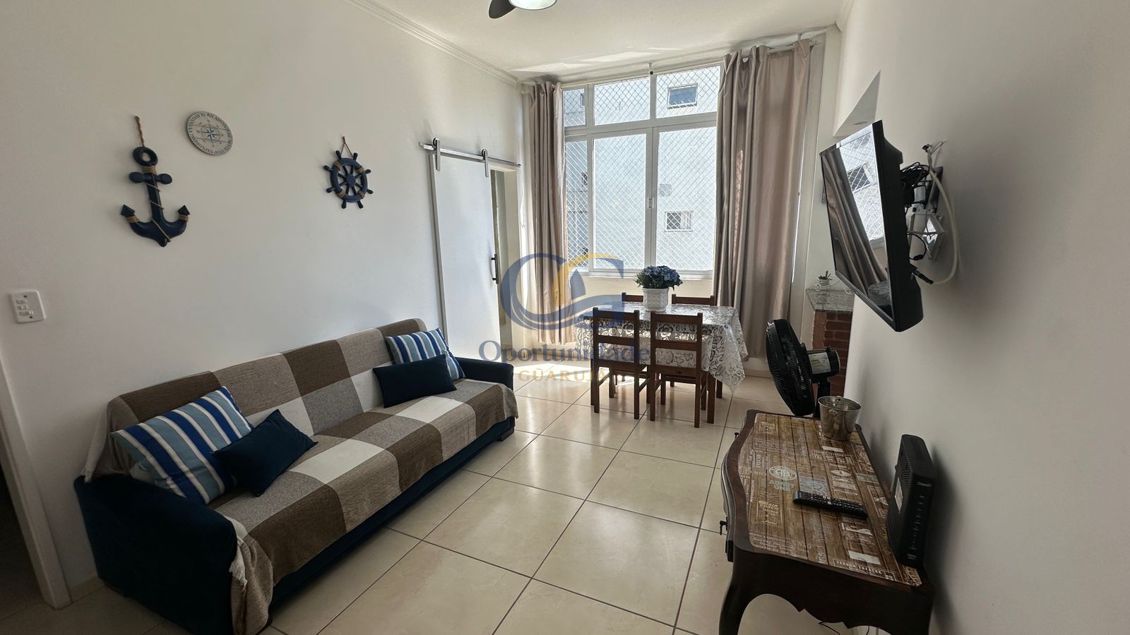 Apartamento na Praia das Pitangueiras, Guarujá - SP
