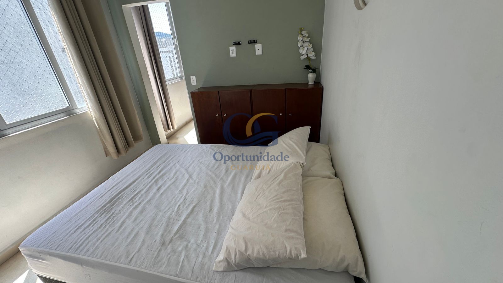 Apartamento na Praia das Pitangueiras, Guarujá - SP