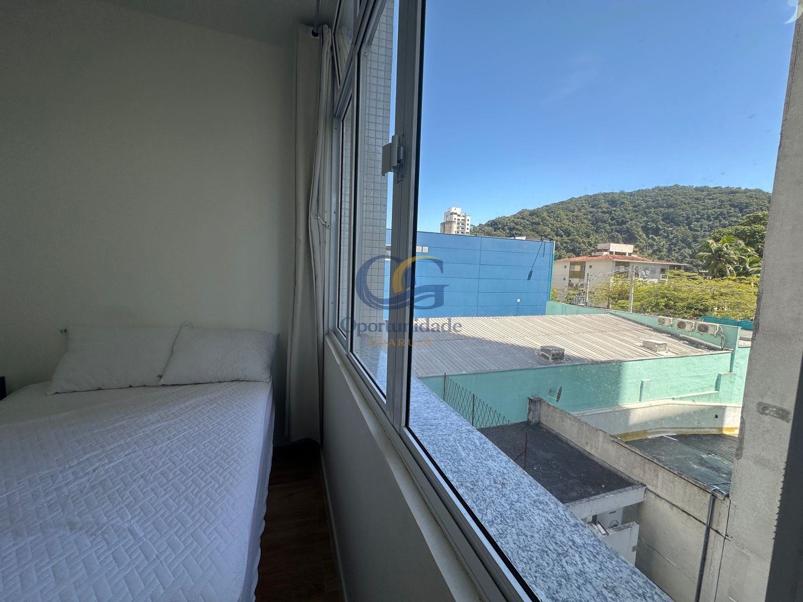 Apartamento na Praia das Pitangueiras, Guarujá - SP