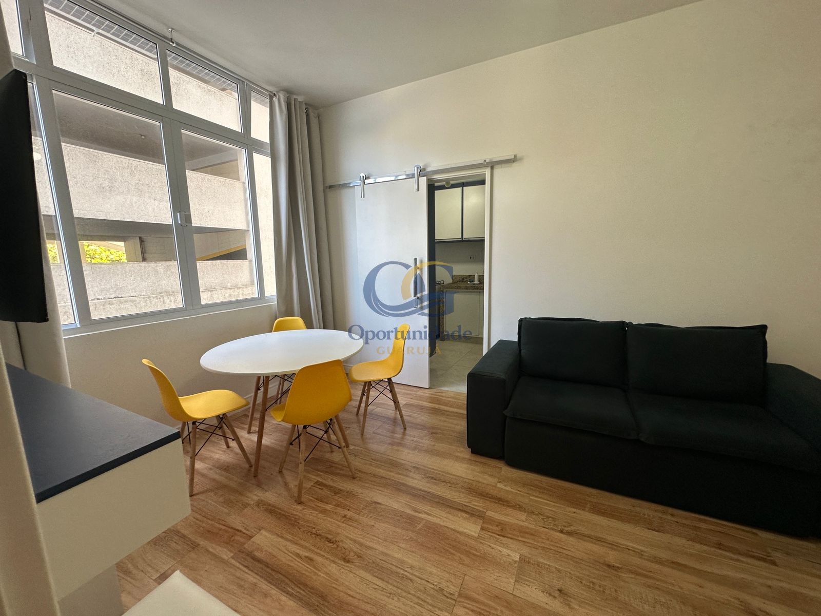 Apartamento na Praia das Pitangueiras, Guarujá - SP