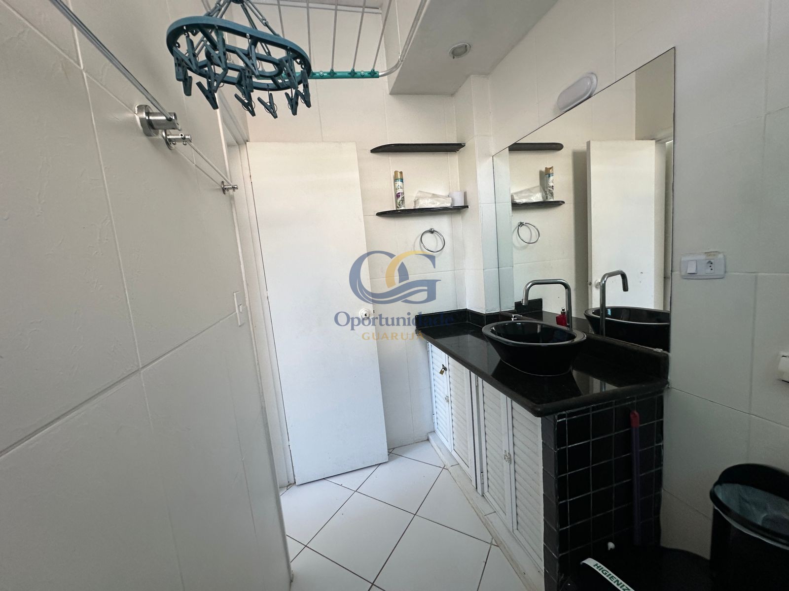 Apartamento na Praia das Pitangueiras, Guarujá - SP