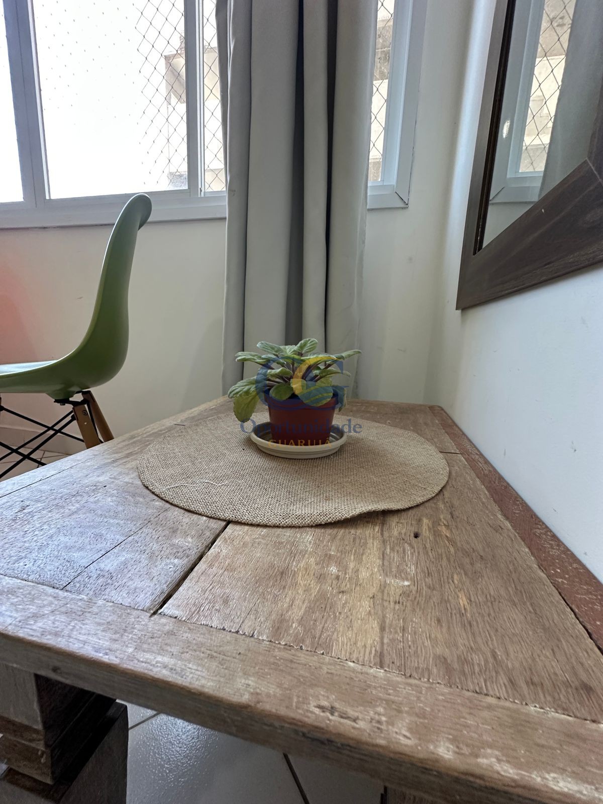Apartamento na Praia das Pitangueiras, Guarujá - SP