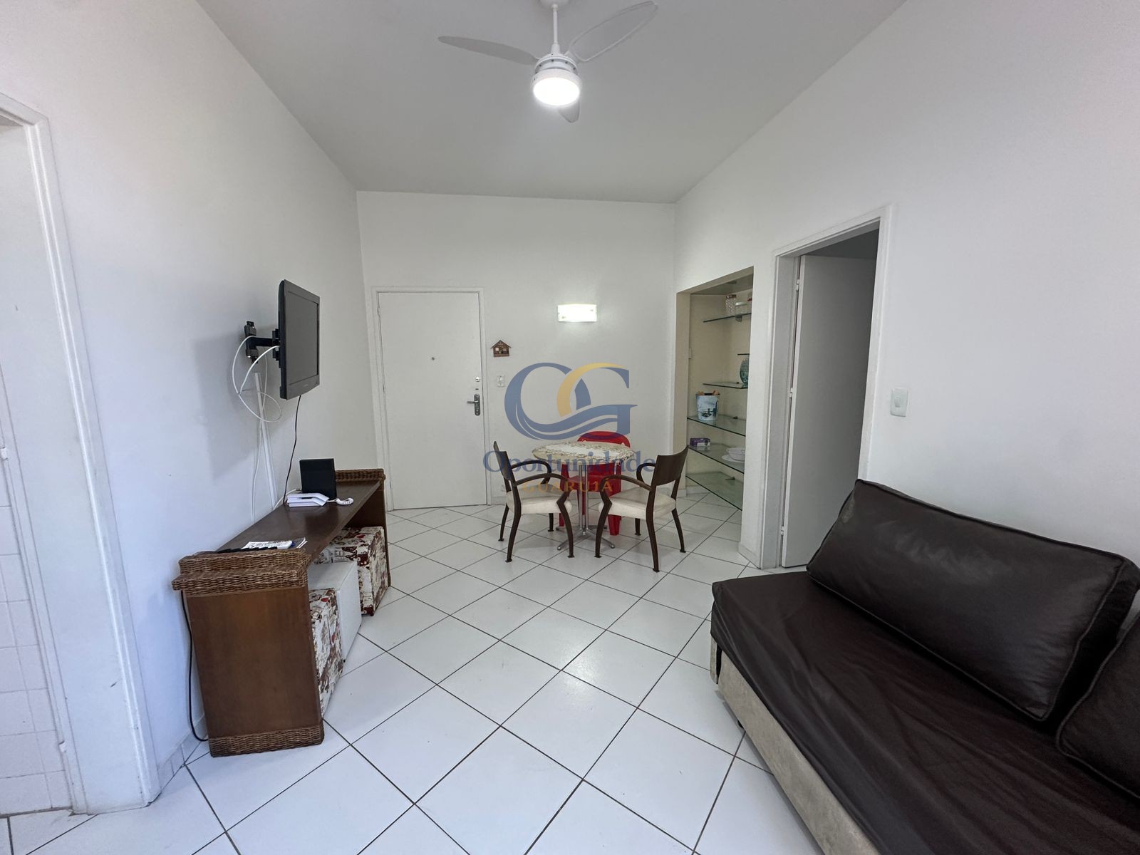 Apartamento na Praia das Pitangueiras, Guarujá - SP