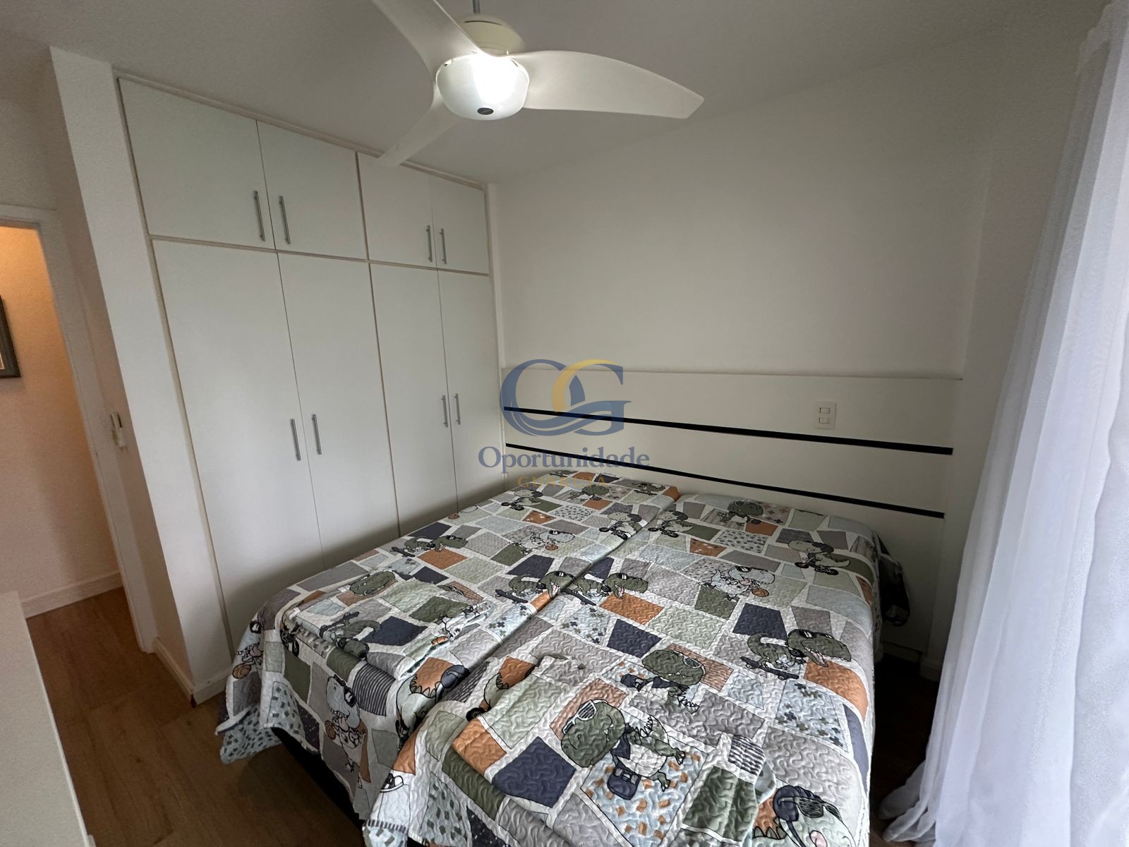 Apartamento na Praia das Pitangueiras, Guarujá - SP