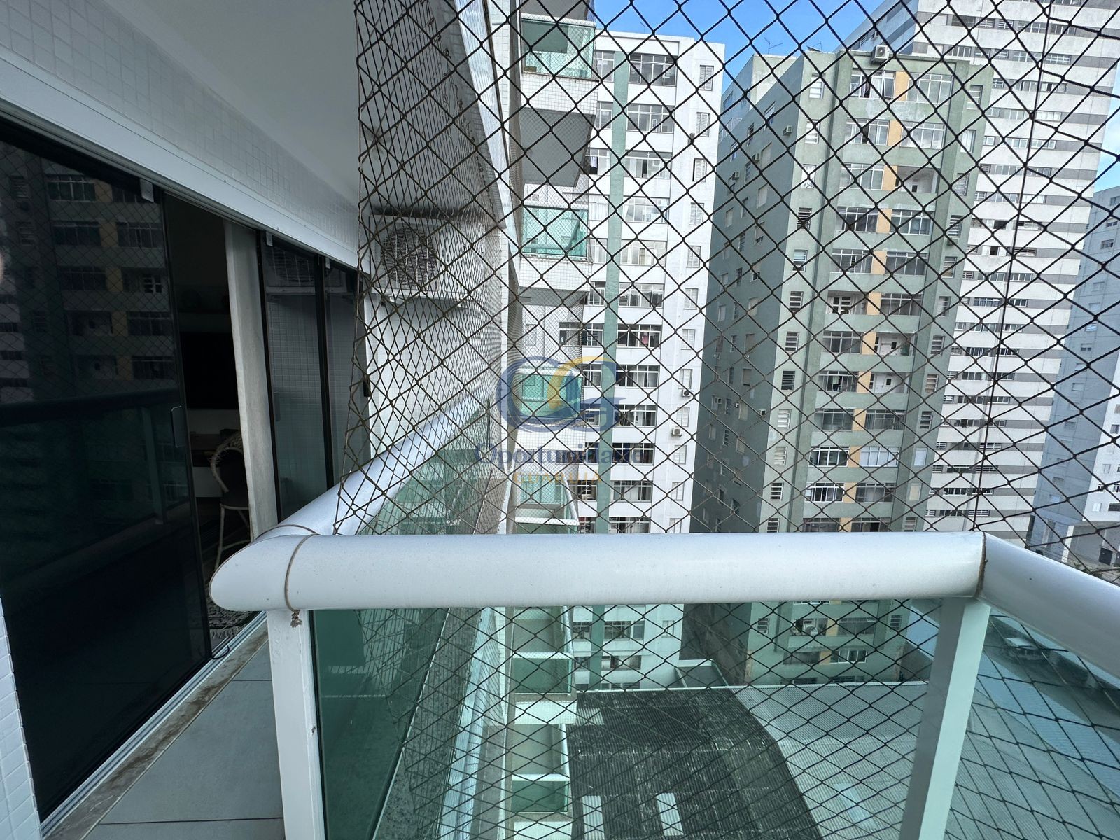 Apartamento na Praia das Pitangueiras, Guarujá - SP