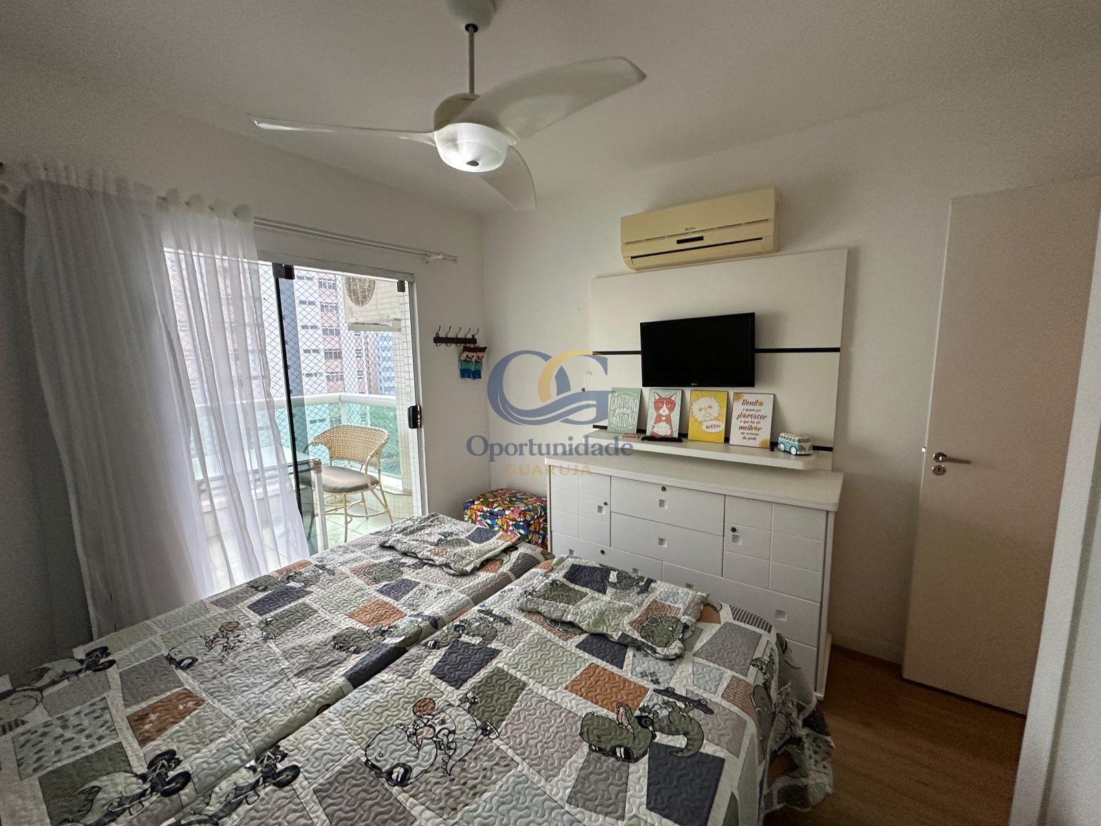 Apartamento na Praia das Pitangueiras, Guarujá - SP