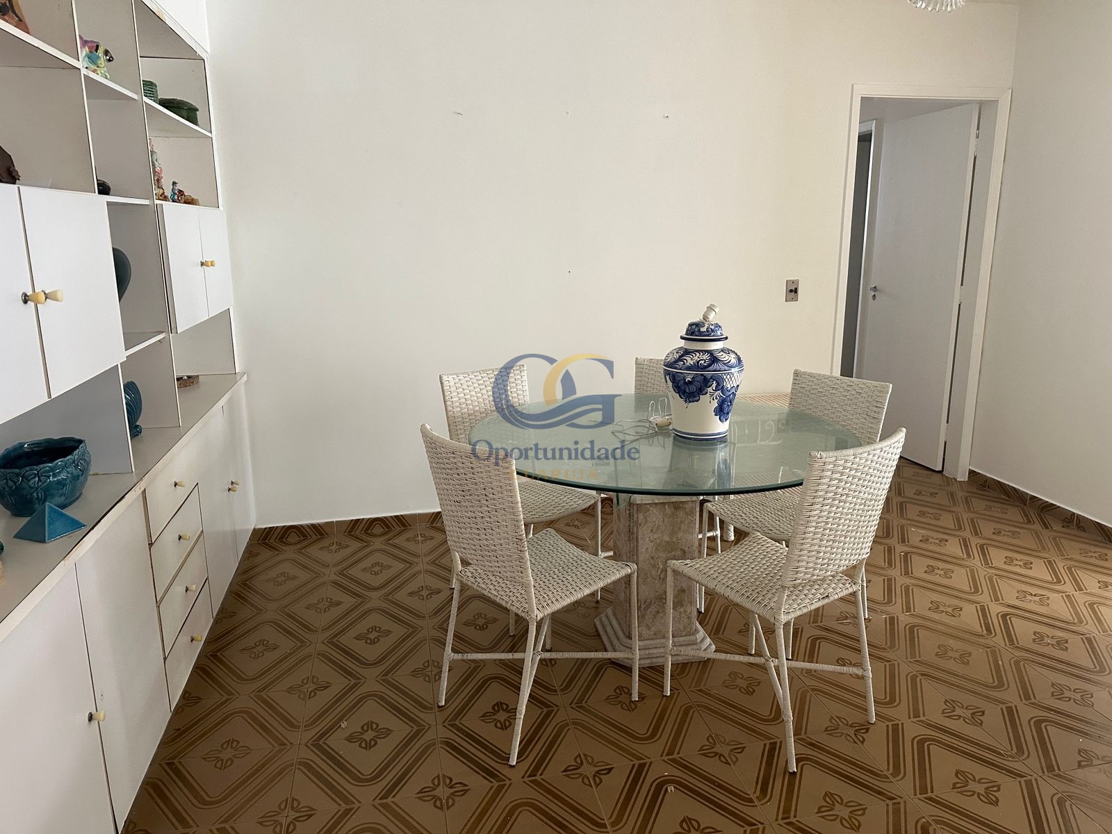 Apartamento na Praia das Pitangueiras, Guarujá - SP