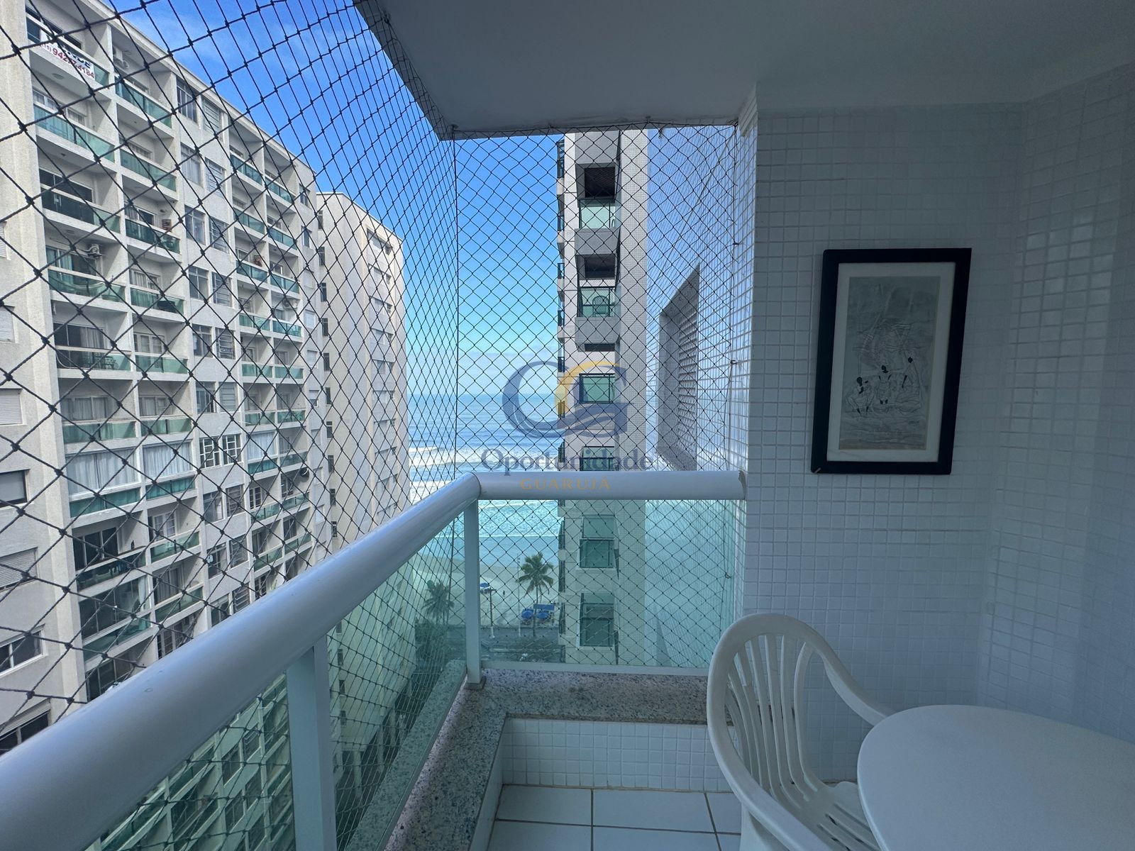 Apartamento na Praia das Pitangueiras, Guarujá - SP